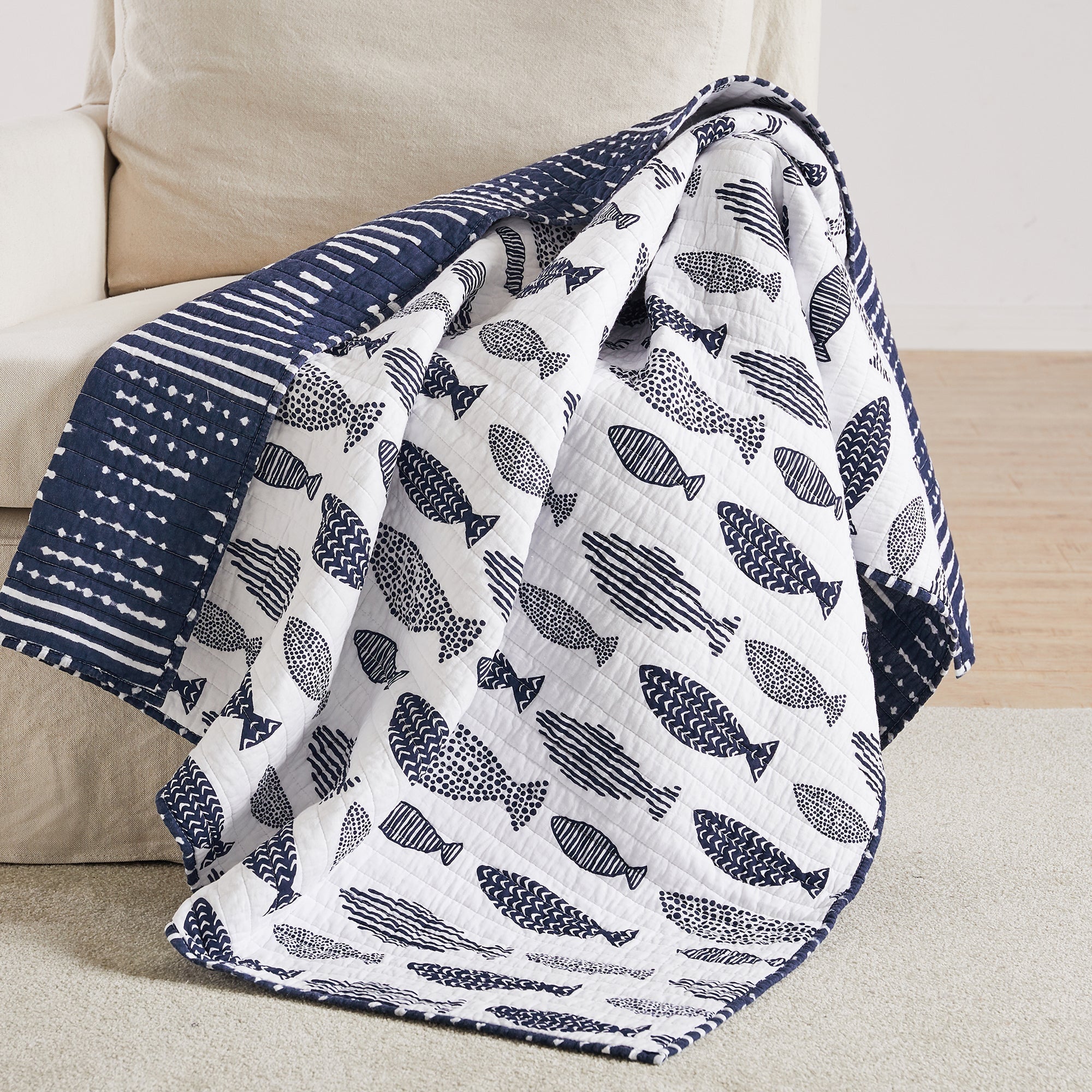 Bakio Quilted Throw Blanket - Soft Cozy Lightweight Bedspread for Couch, Sofa & Bed - Perfect for Home Decor, Living Room, Dorm & Gift Giving
