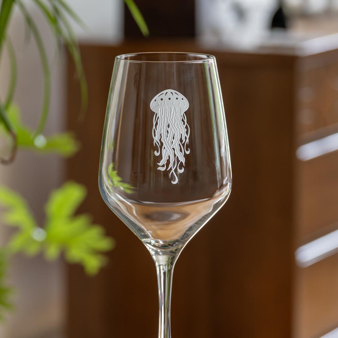 Premium 19.75oz Jellyfish All-Purpose Wine Glasses Set of 2 - Stemless Wine Tumblers for Red, White, Rosé & Cocktails - Perfect for Dinner Parties, Weddings & Home Entertaining