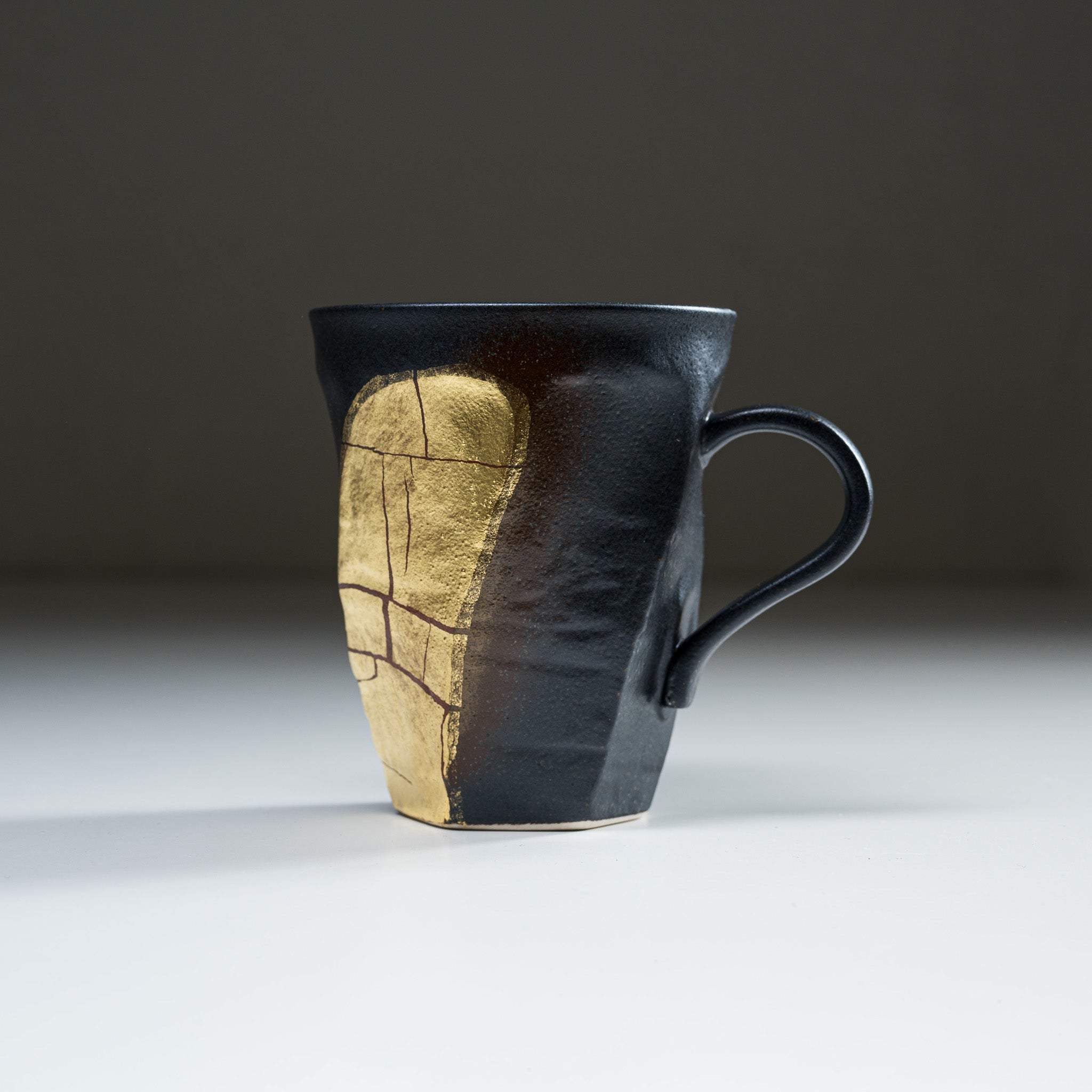 Premium Kutani Ware Gold Leaf Ceramic Mug - Black - Handcrafted Japanese Tea Cup with 24K Gold Accents - Perfect for Coffee, Tea, or Gift Giving