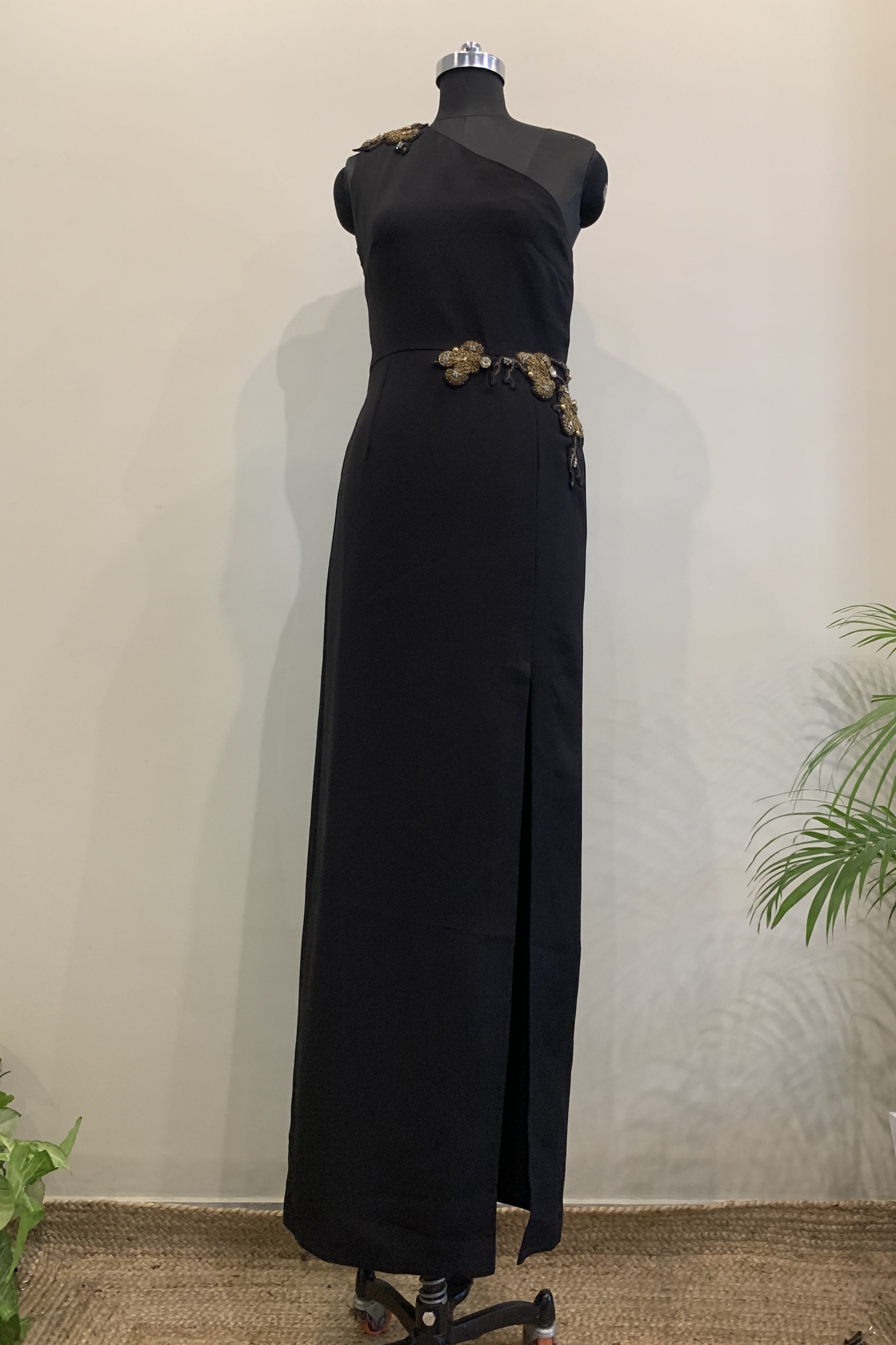 Seerat Kapoor Black One Shoulder Slit Dress - Elegant Evening Gown for Parties, Prom & Special Occasions