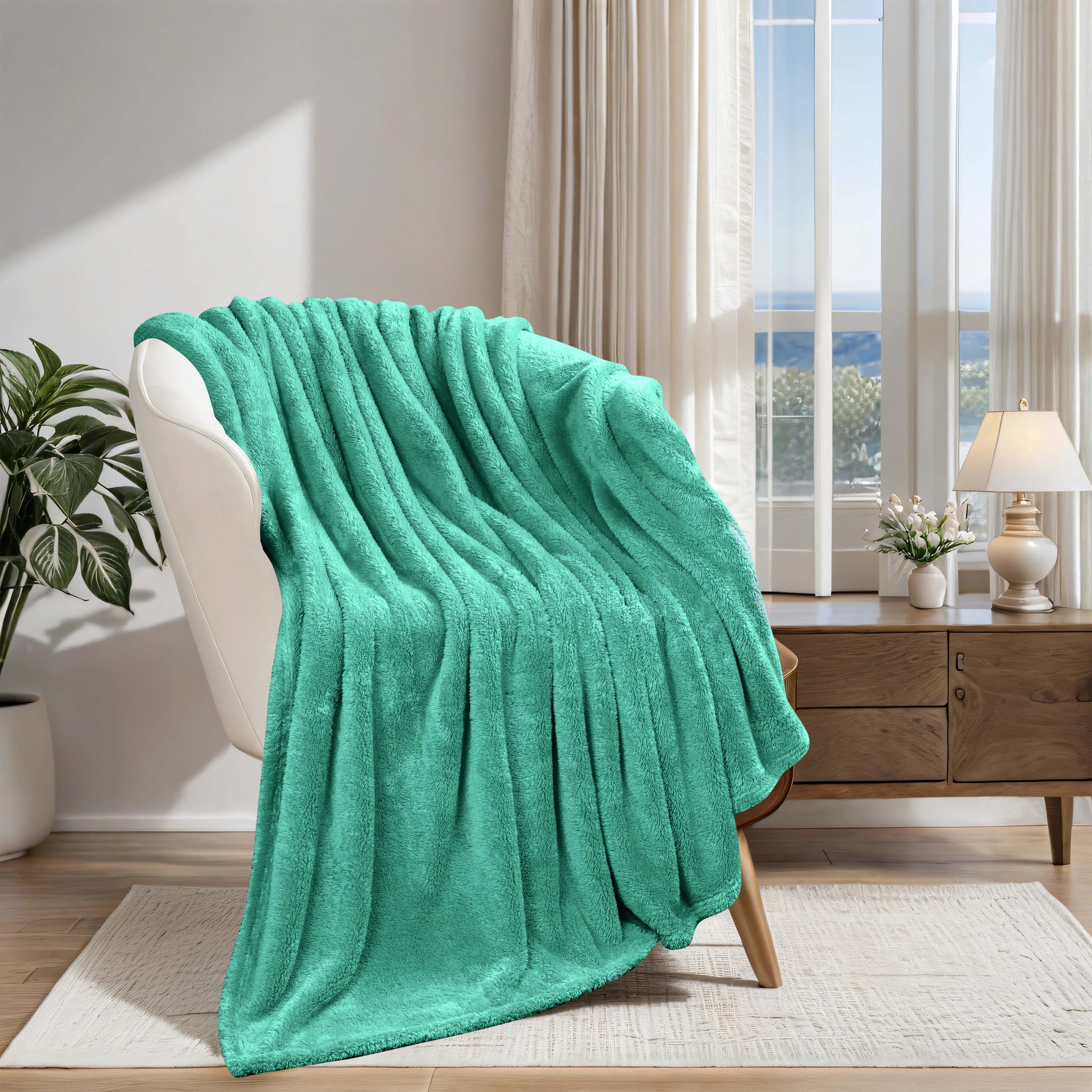 Classic Solid Fleece Plush Medium Weight Fluffy Soft Blanket - Cozy & Warm for Bed, Sofa, Travel & Gifts | Ultra-Soft Throw Blanket for All Seasons