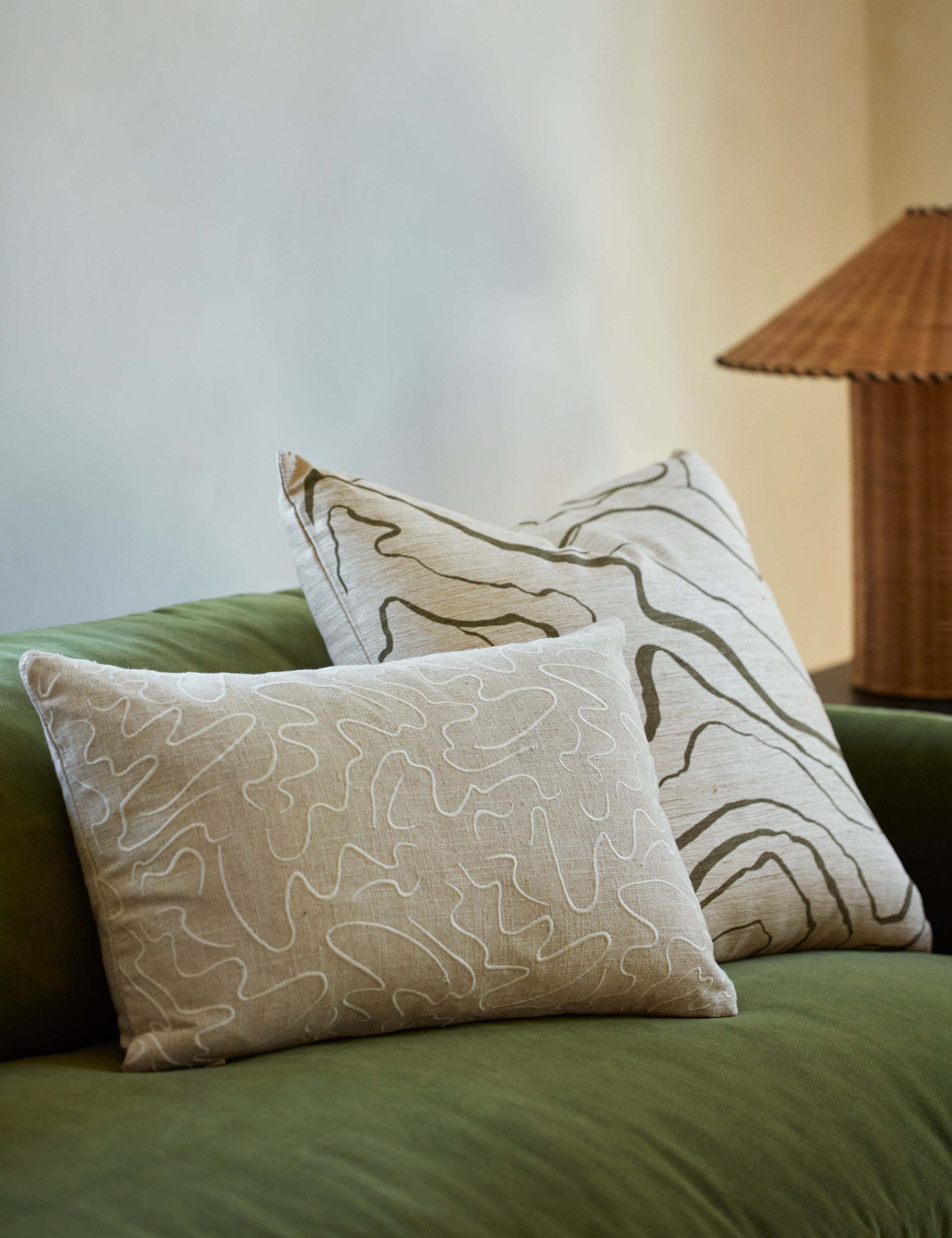 Élan Byrd Canyon Pillow - Premium Comfort for Back, Neck & Shoulder Support - Perfect for Travel, Office & Home Use