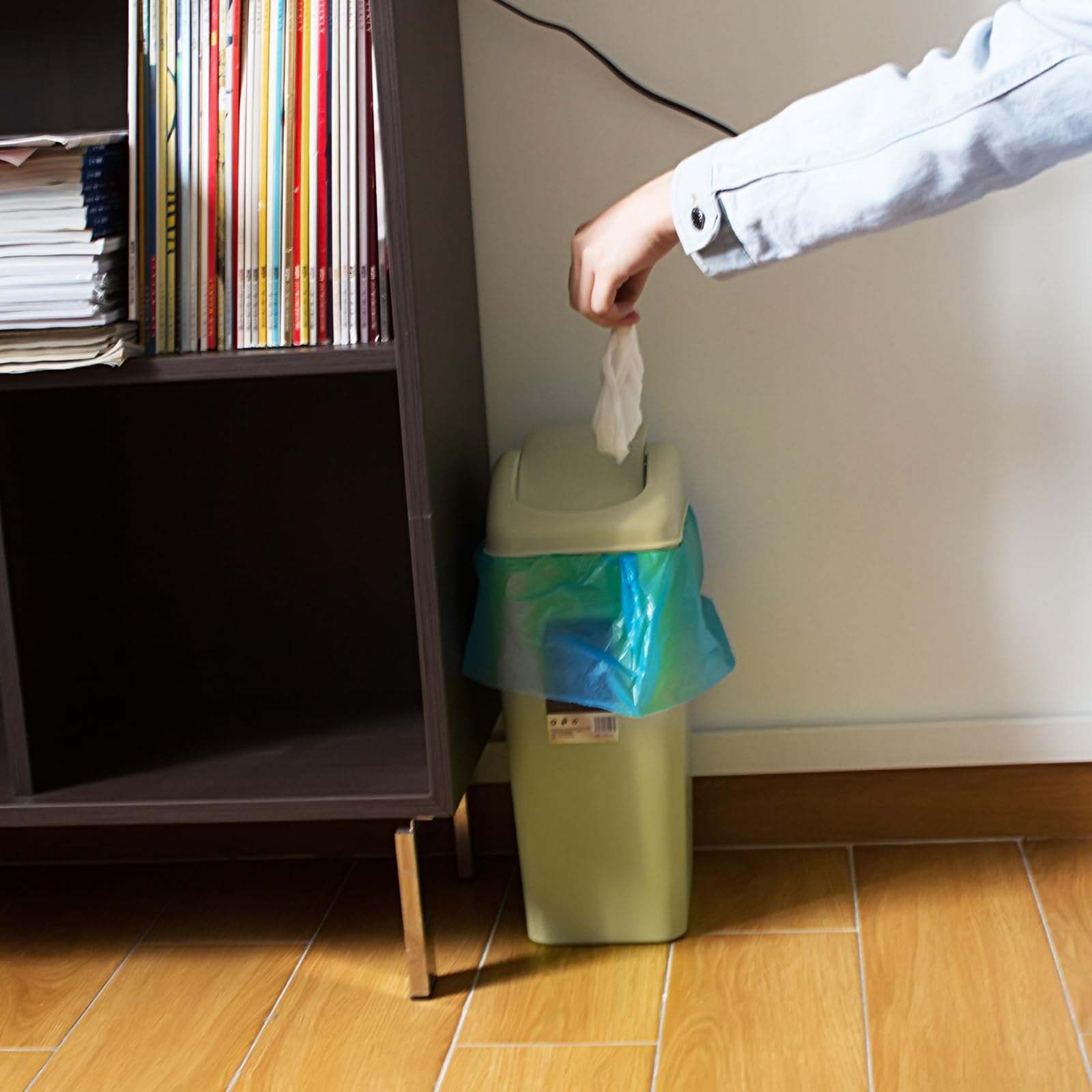 12L Plastic Trash Can with Lid - Small Waste Bin for Office, Bathroom & Bedroom