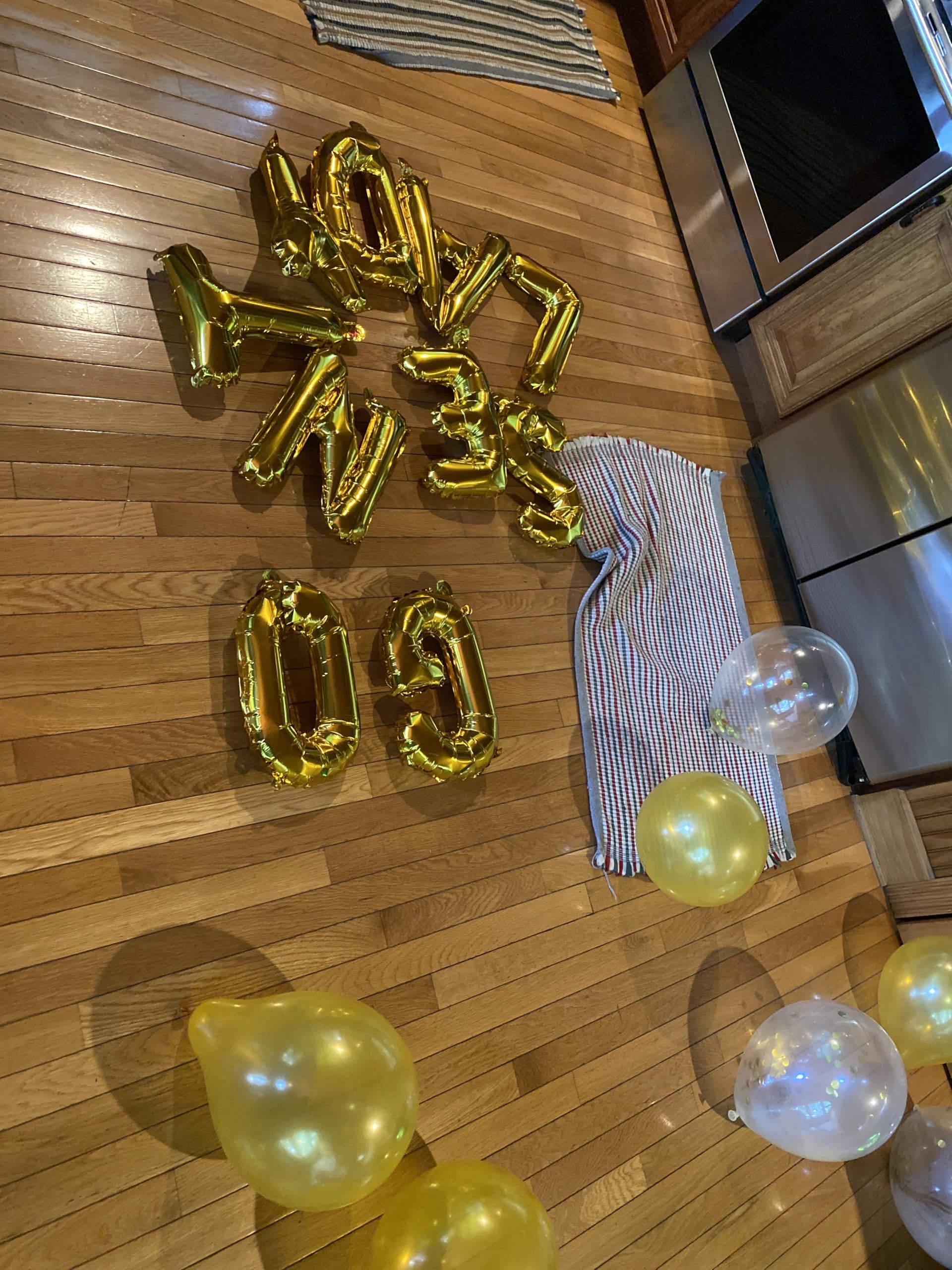 16 Inch STAY GOLDEN Balloon Banner - Perfect for Golden Birthday Party Decorations, Anniversary Celebrations & Graduation Events - Premium Foil Balloon for Wall Decor, Photo Backdrops & Party Supplies