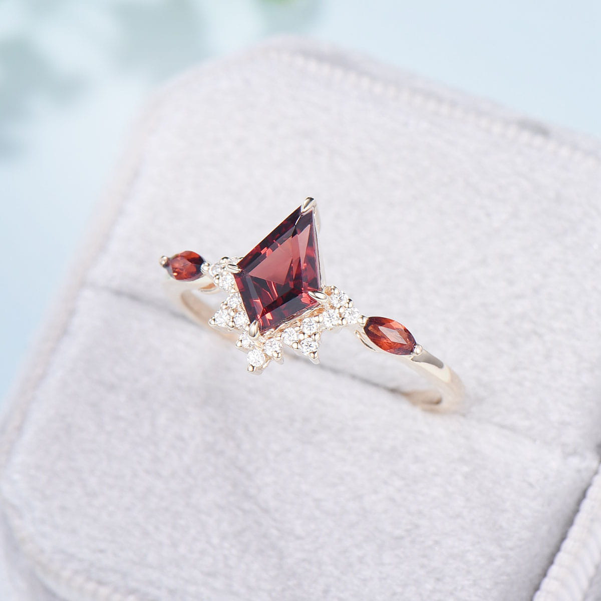 Vintage Art Deco Marquise Garnet Engagement Ring - 14K Gold Kite Cut Garnet Wedding Band for Women, Promise Ring, Valentine's Day & Christmas Gift - Perfect for Proposals, Anniversaries & Special Occasions