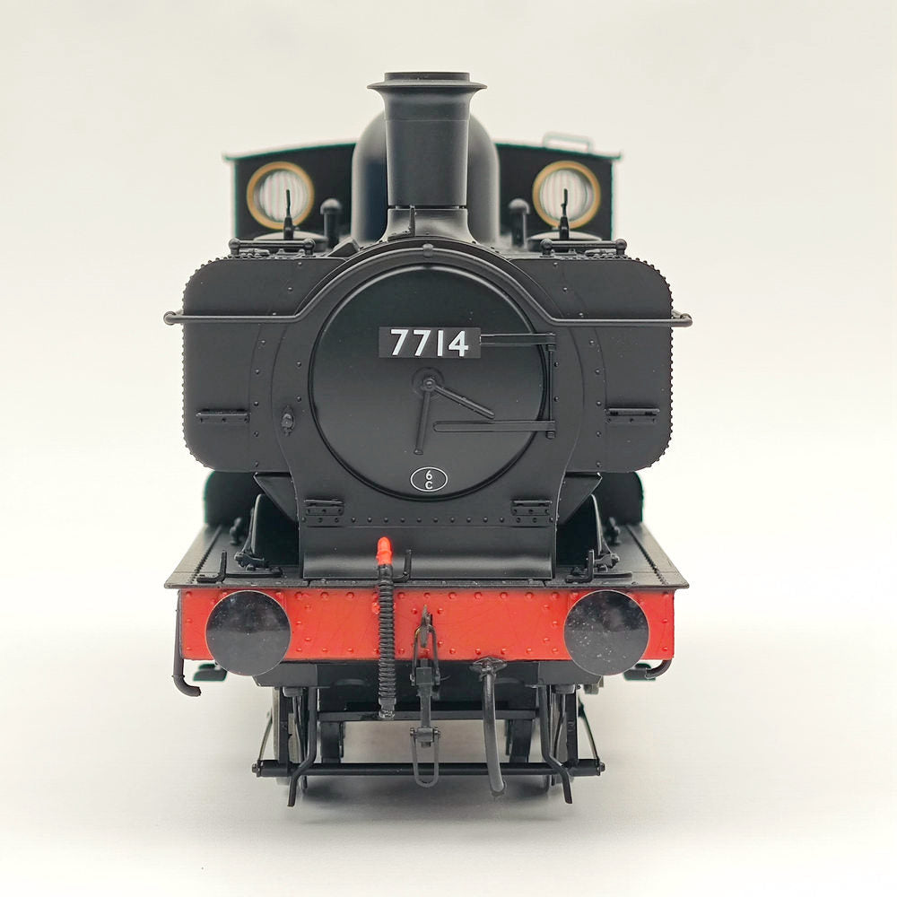 Dapol 7s 007 011 O Gauge 57xx Pannier 7714 BR Black Late Crest 21DCC Locomotive - Model Train for Collectors & Railway Enthusiasts - Perfect for Layouts, Displays & Historical Reenactments