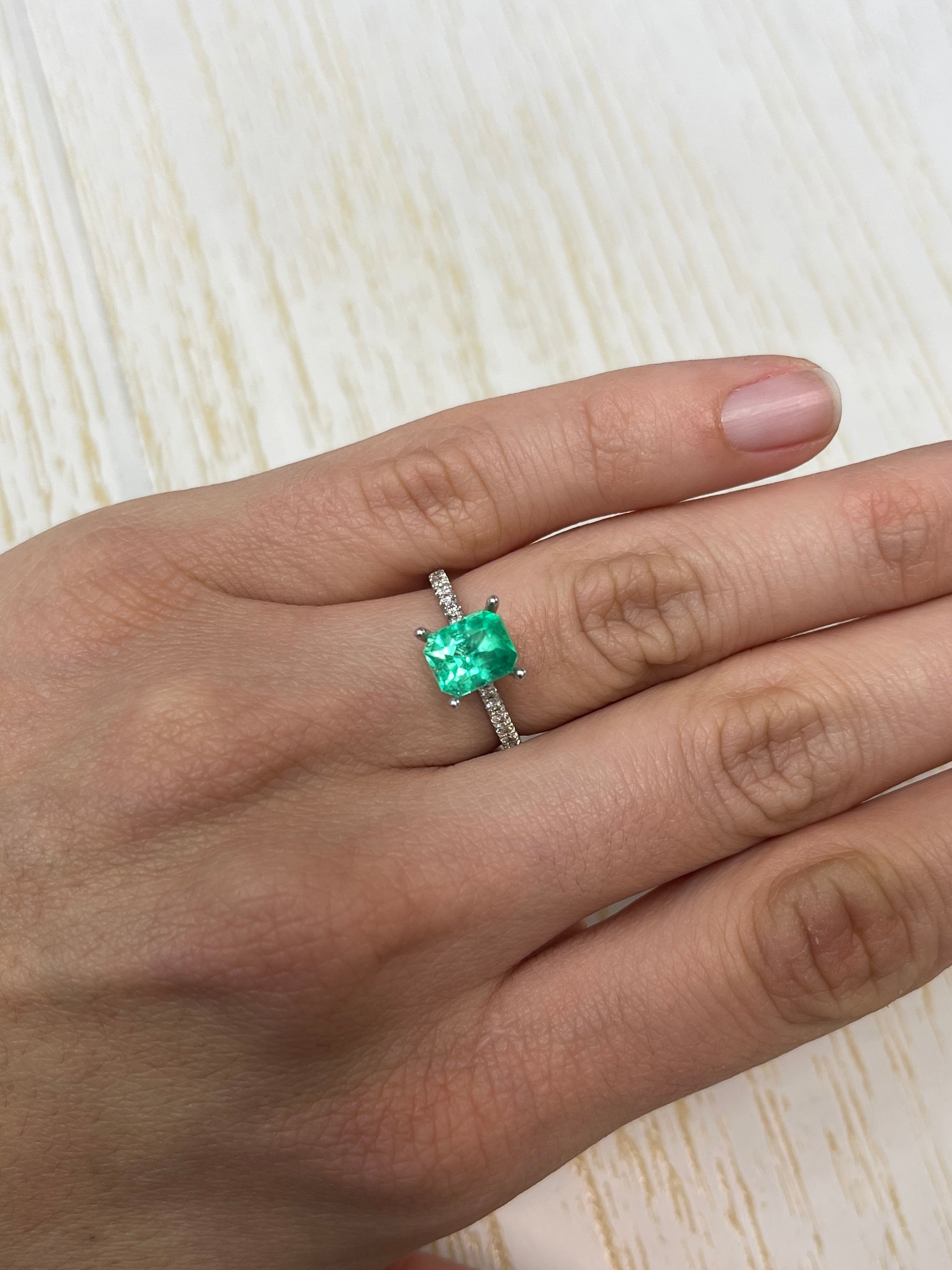 1.92 Carat 8x7mm Muzo Green Natural Loose Colombian Emerald - Emerald Cut Gemstone for Jewelry Making, Engagement Rings & Luxury Gifts