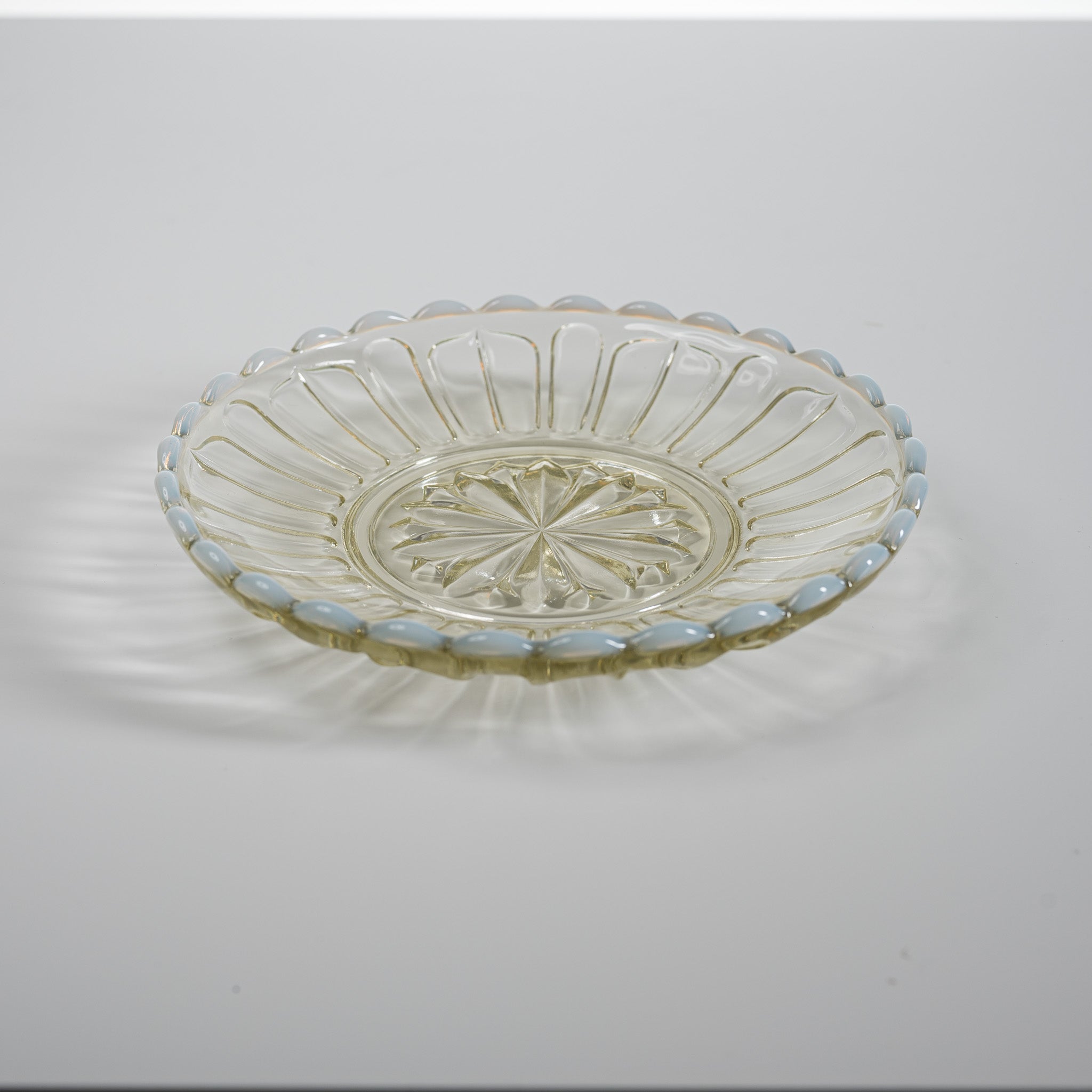 Hirota Glass Snow Flower Dessert Tray - 17cm Japanese Handmade Glass Serving Plate for Cakes, Sweets & Appetizers | Elegant Party & Tea Time Tableware