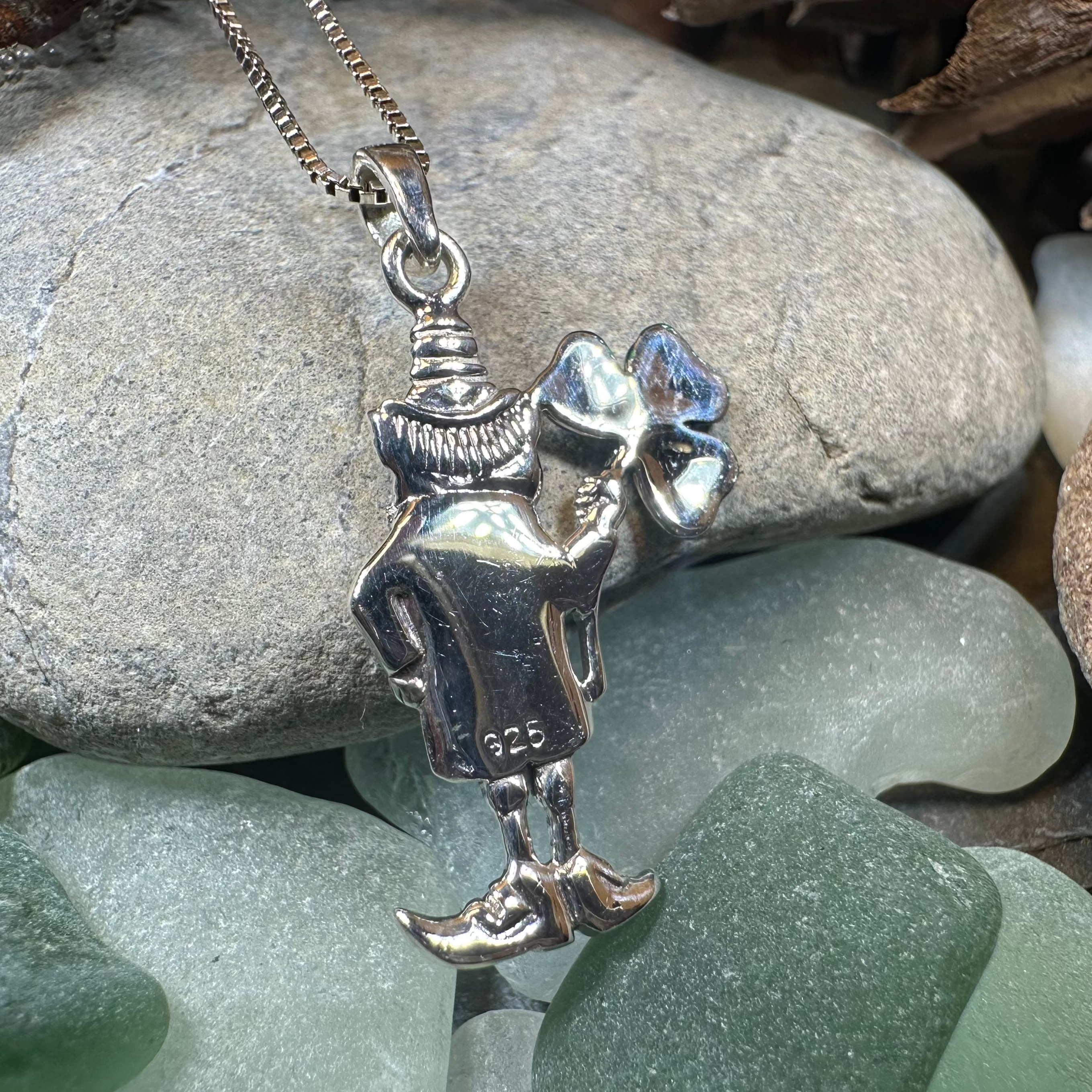 Celtic Leprechaun Shamrock Necklace - Irish Clover Pendant for St. Patrick's Day - Perfect for Parties, Gifts & Irish Pride