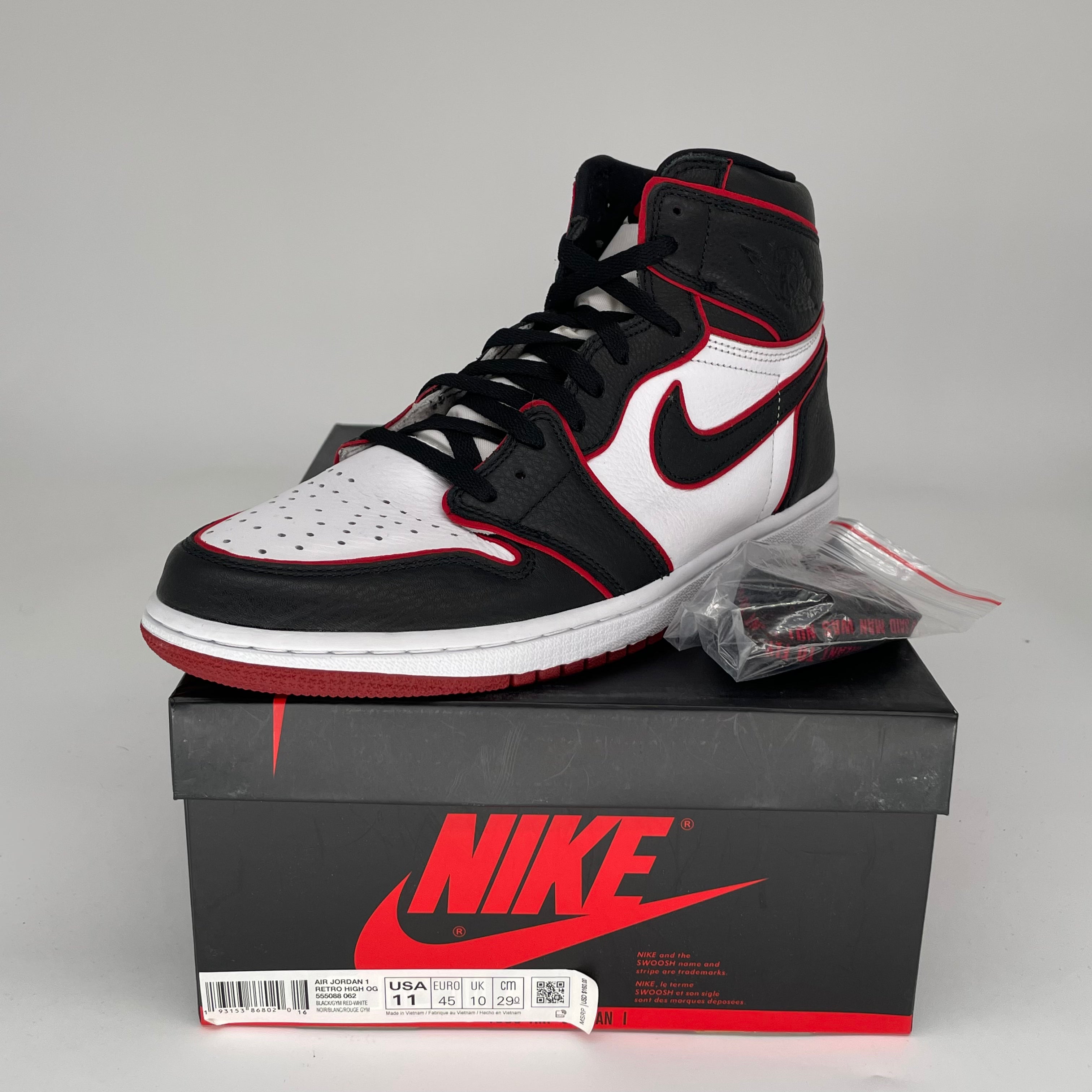 AIR JORDAN 1 BLOODLINE Men's Basketball Shoes Size 11 - 555088-062 | Retro High OG Sneakers for Streetwear & Casual Outfits