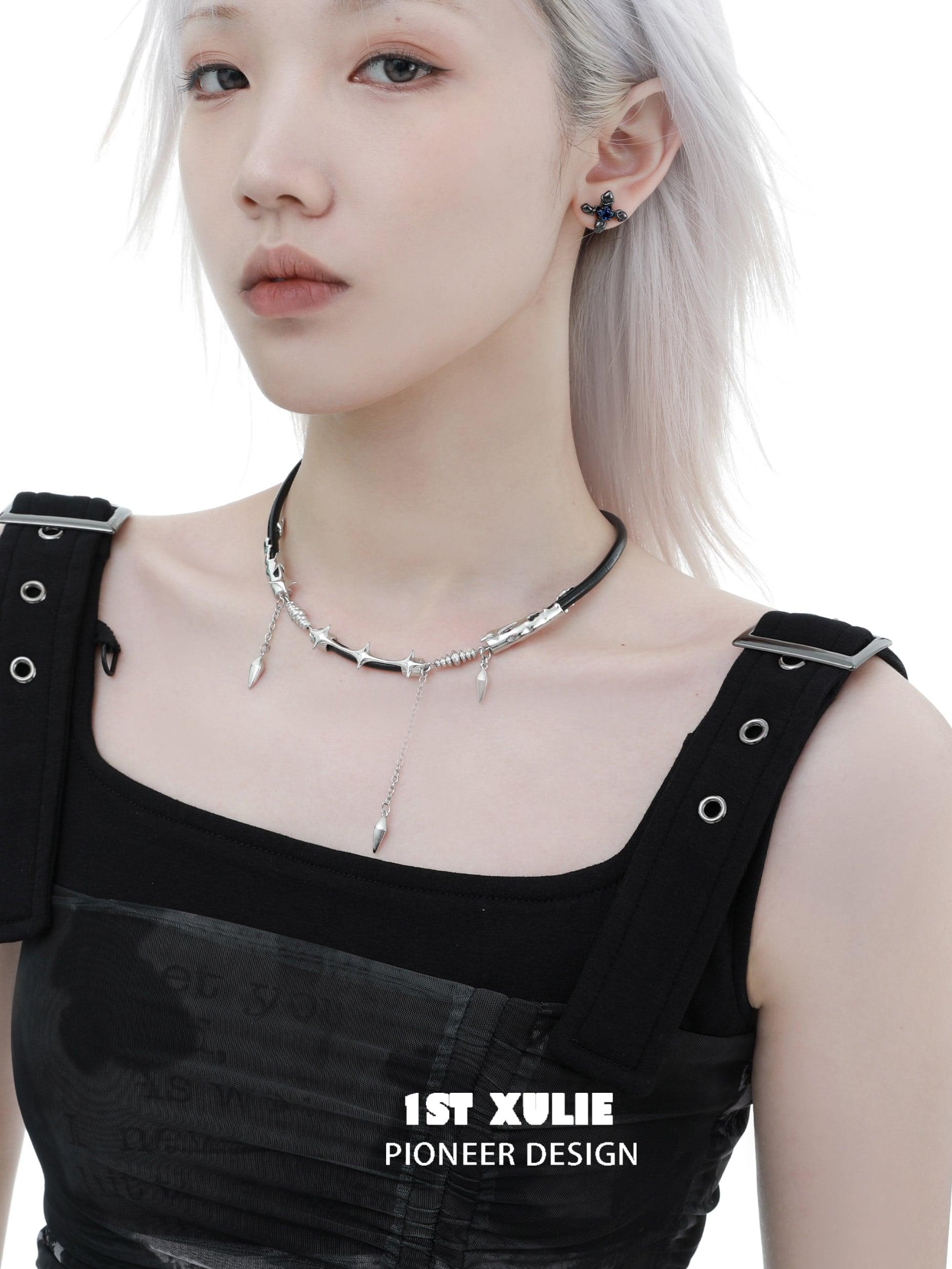 18k Platinum Plated Black Mirror Pendant Cowhide Choker Necklace - Elegant Gothic Jewelry for Women, Perfect for Parties, Weddings & Night Out