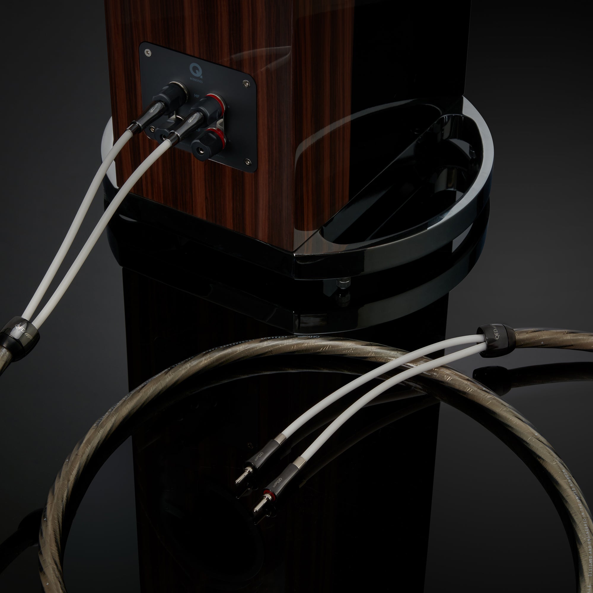 Premium QED Supremus Zr Speaker Cable - Banana Plug Pair for High-End Audio Systems - Perfect for Home Theater & Studio Setup