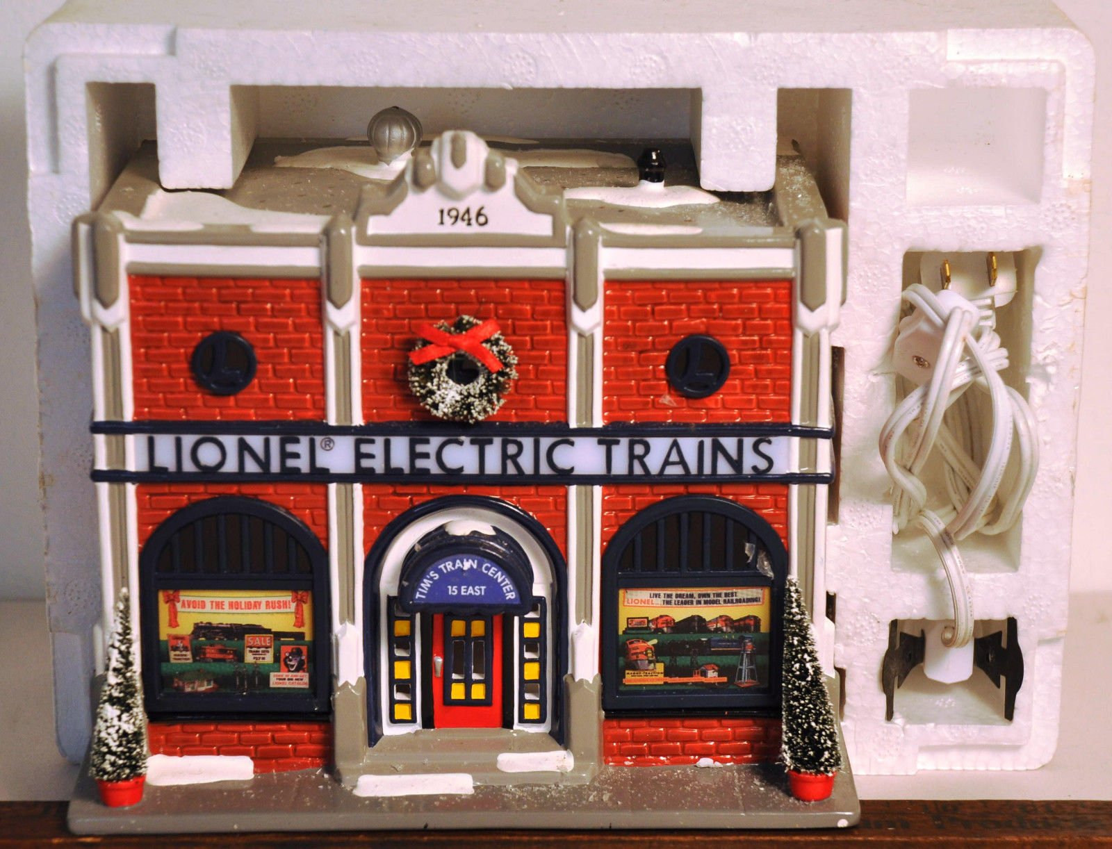 Dept. 56 Lionel Electric Train Set - Collectible Model Train with Realistic Details - Perfect for Holiday Displays, Christmas Villages & Train Enthusiasts