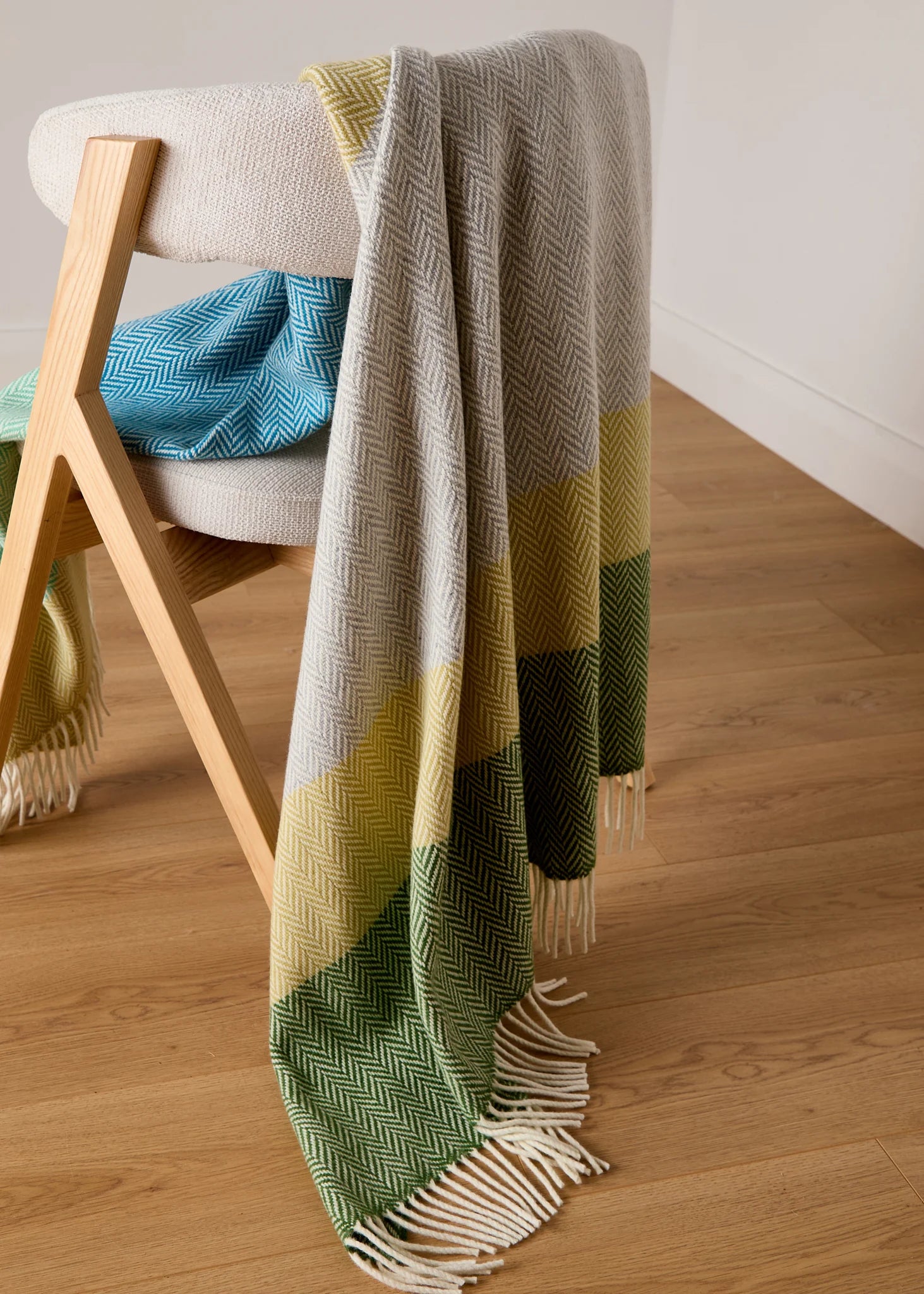 Foxford Cashmere and Lambswool Throw Blanket - Ultra Soft Luxury Wrap for Sofa & Bed - Perfect for Cozy Evenings, Travel, and Gift Giving