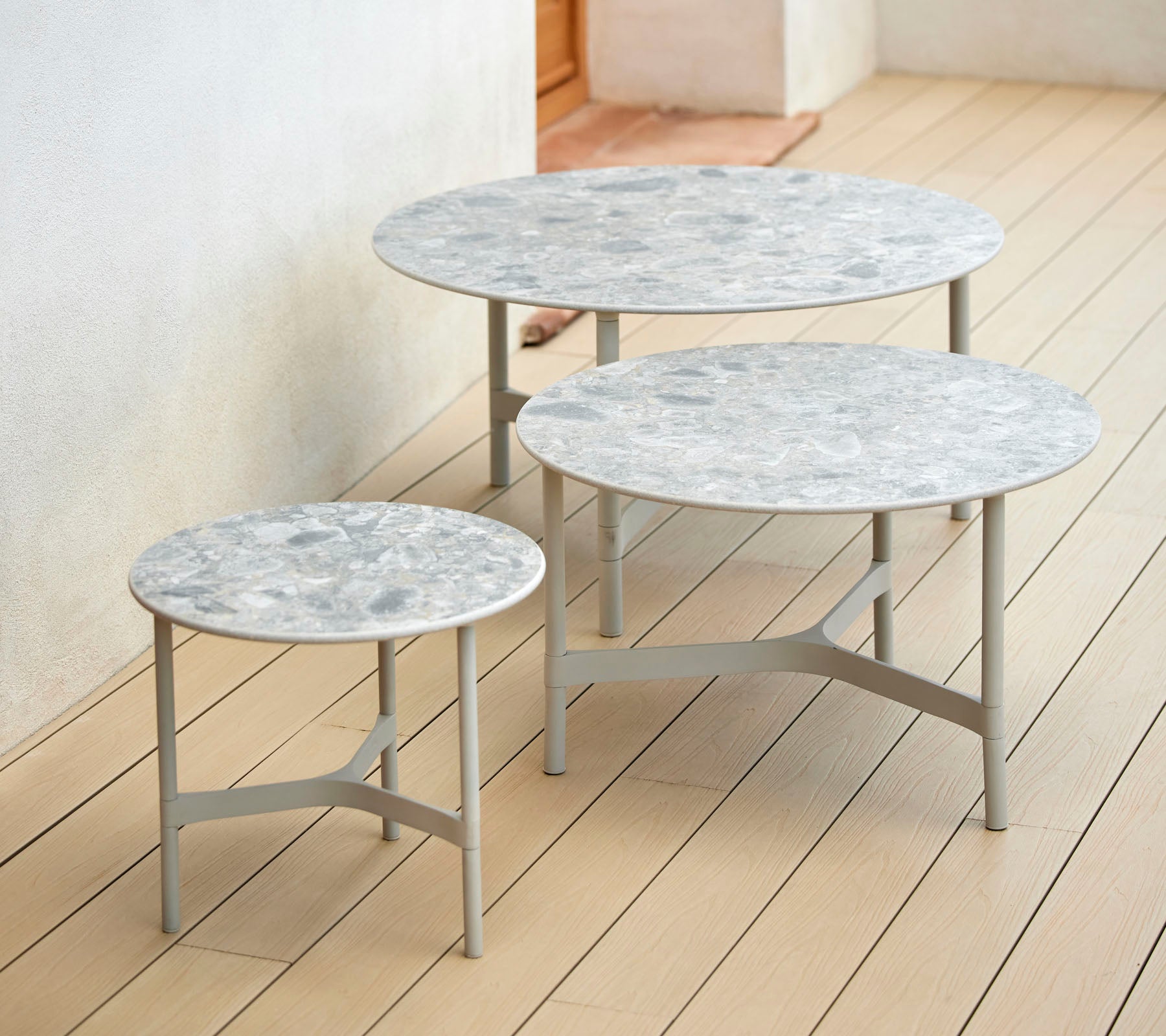 Modern Twist Coffee Table - Small Round Side Table for Living Room, Bedroom, or Office - Compact Space-Saving Design with Stylish Curved Base