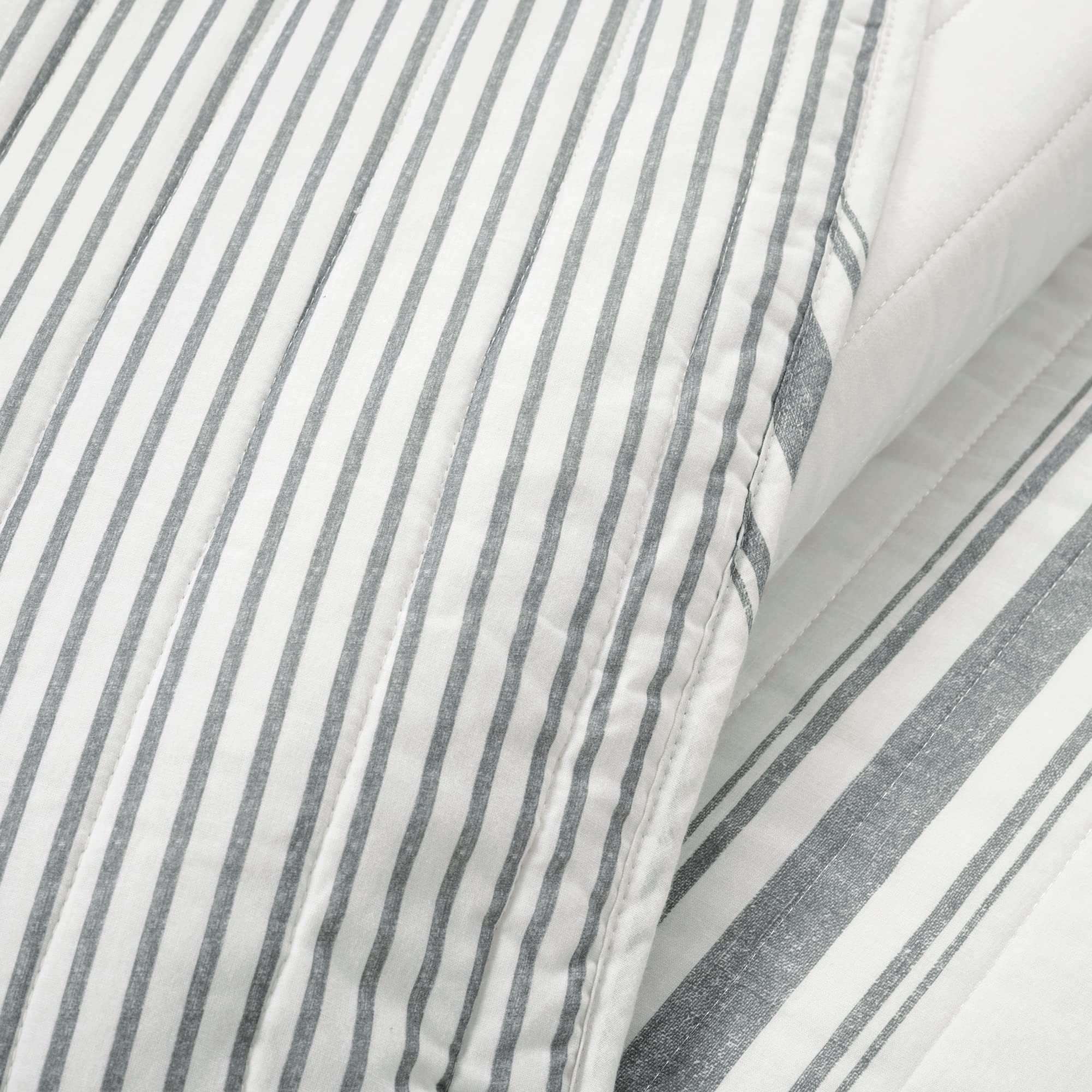 Lush Decor Farmhouse Stripe Reversible Cotton Quilt Set - 3 Piece King Size Bedding in Dark Gray - Cozy & Rustic Farmhouse Decor - Striped Quilt for Modern Farmhouse Bedroom - Perfect for Guest Rooms, Master Bedrooms & Cozy Farmhouse Retreats