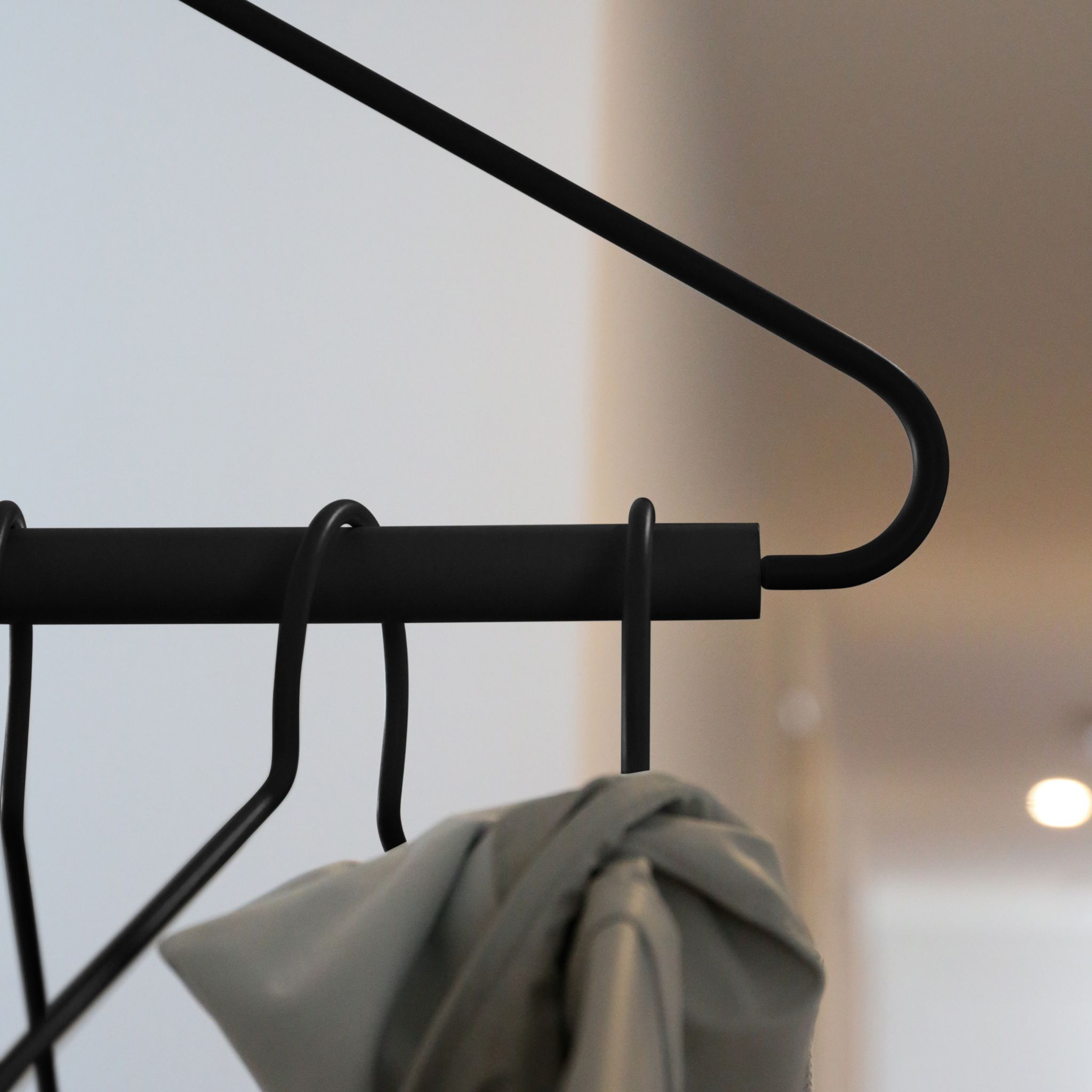 DESIGNSTUFF Curve Clothes Rack - Freestanding Garment Organizer for Bedroom & Closet, Space-Saving Black Metal Clothing Rack with Wheels - Perfect for Hanging Coats, Dresses & Accessories