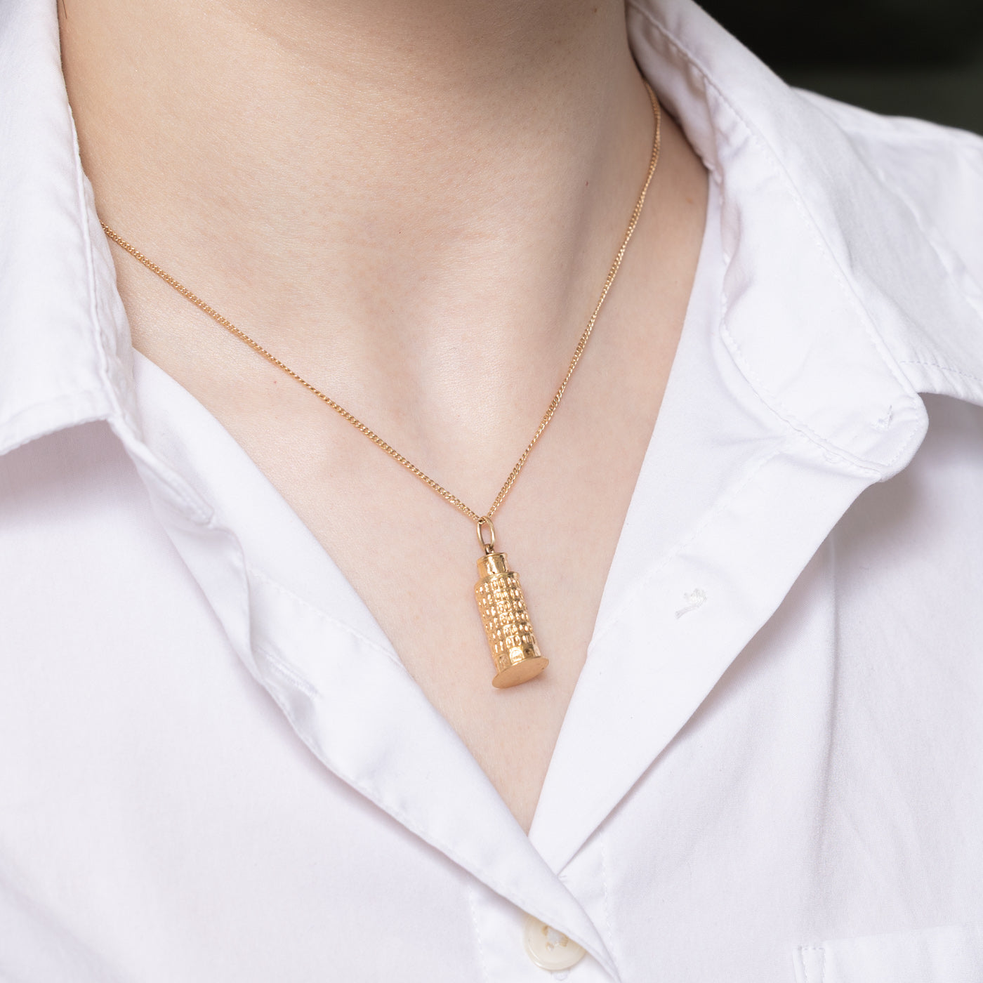 18K Gold Leaning Tower of Pisa Charm Pendant - Italian Landmark Jewelry Gift for Travel Lovers & Souvenir Collectors - Perfect for Necklaces, Bracelets & Charm Bracelets