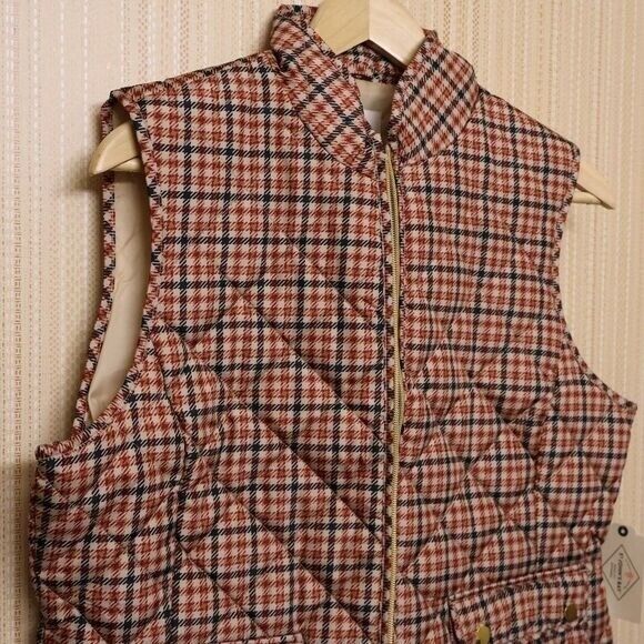 St. John's Bay Quilted Vest for Men - Size Large, Lightweight Puffer Jacket for Outdoor Activities, Hiking & Casual Wear