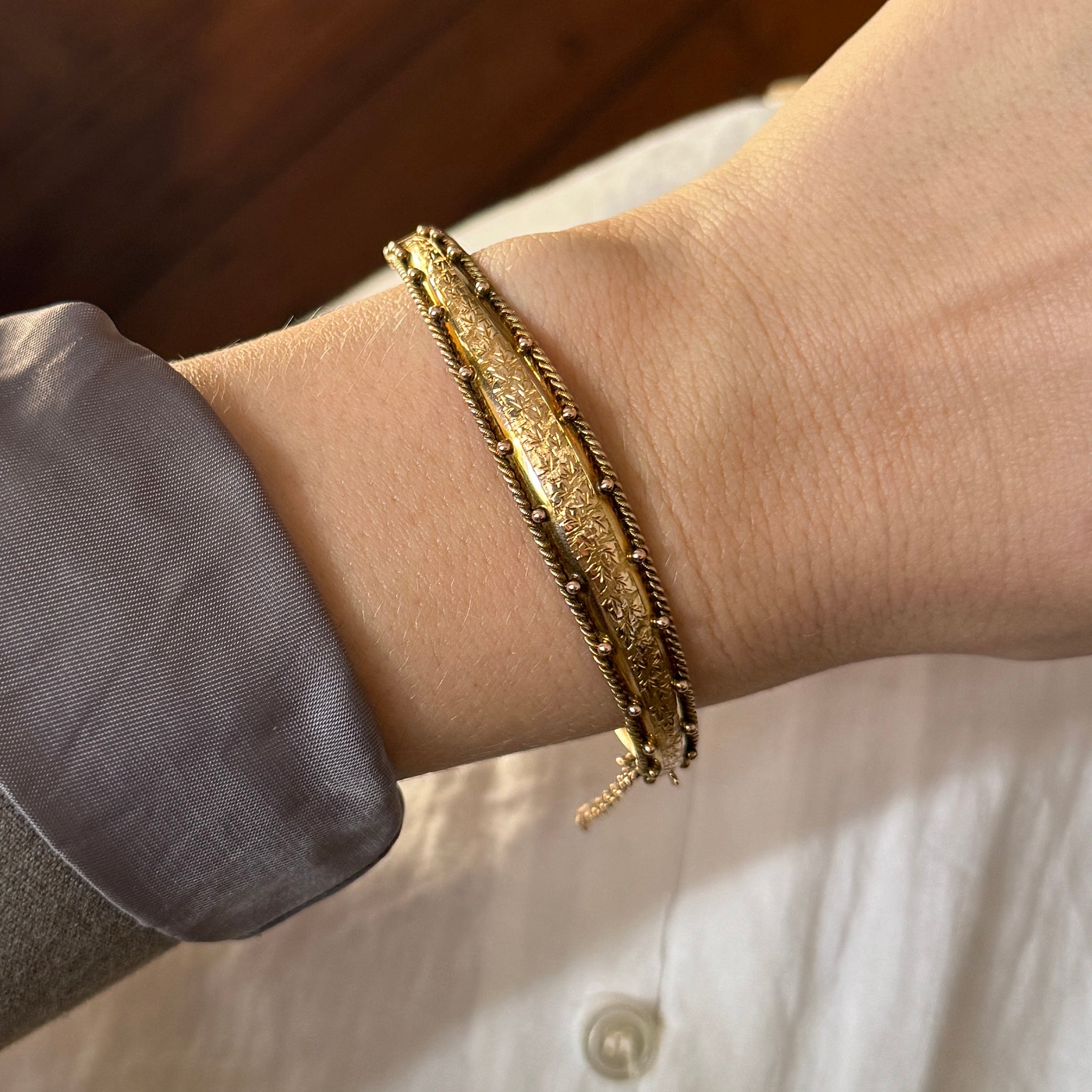 Vintage Edwardian Engraved Ivy Leaf 9K Gold Bangle Bracelet - Perfect for Weddings, Anniversaries & Special Occasions