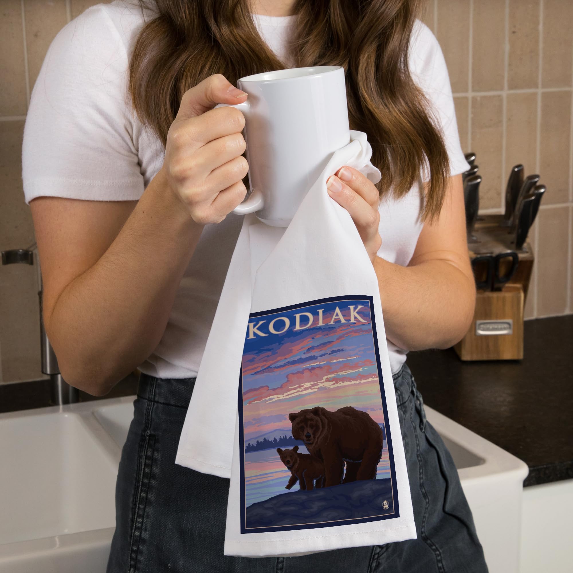 Lantern Press Kodiak Alaska Bear and Cub 100% Cotton Tea Towel - Decorative Hand Towel for Kitchen, Home Decor, Housewarming Gift - Perfect for Drying Dishes, Decorating, and Gifting