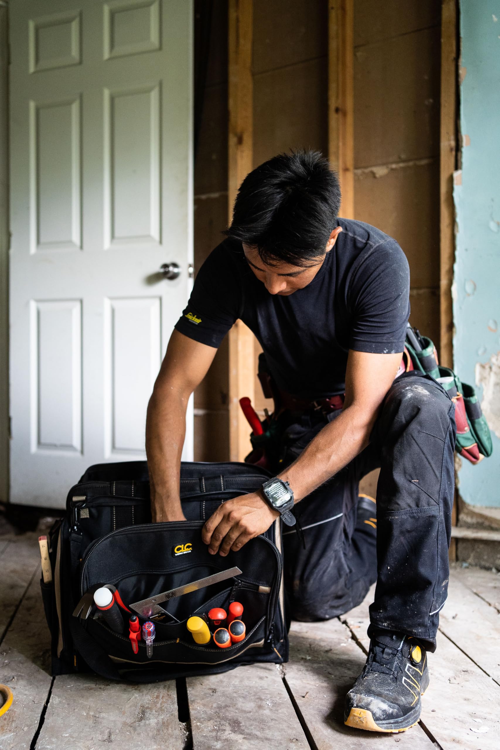 Custom Leathercraft 1539 Multi-Compartment 50 Pocket Heavy Duty Tool Bag for Electricians, Plumbers & Contractors - Perfect for Organizing Wrenches, Screwdrivers & Power Tools On Job Sites