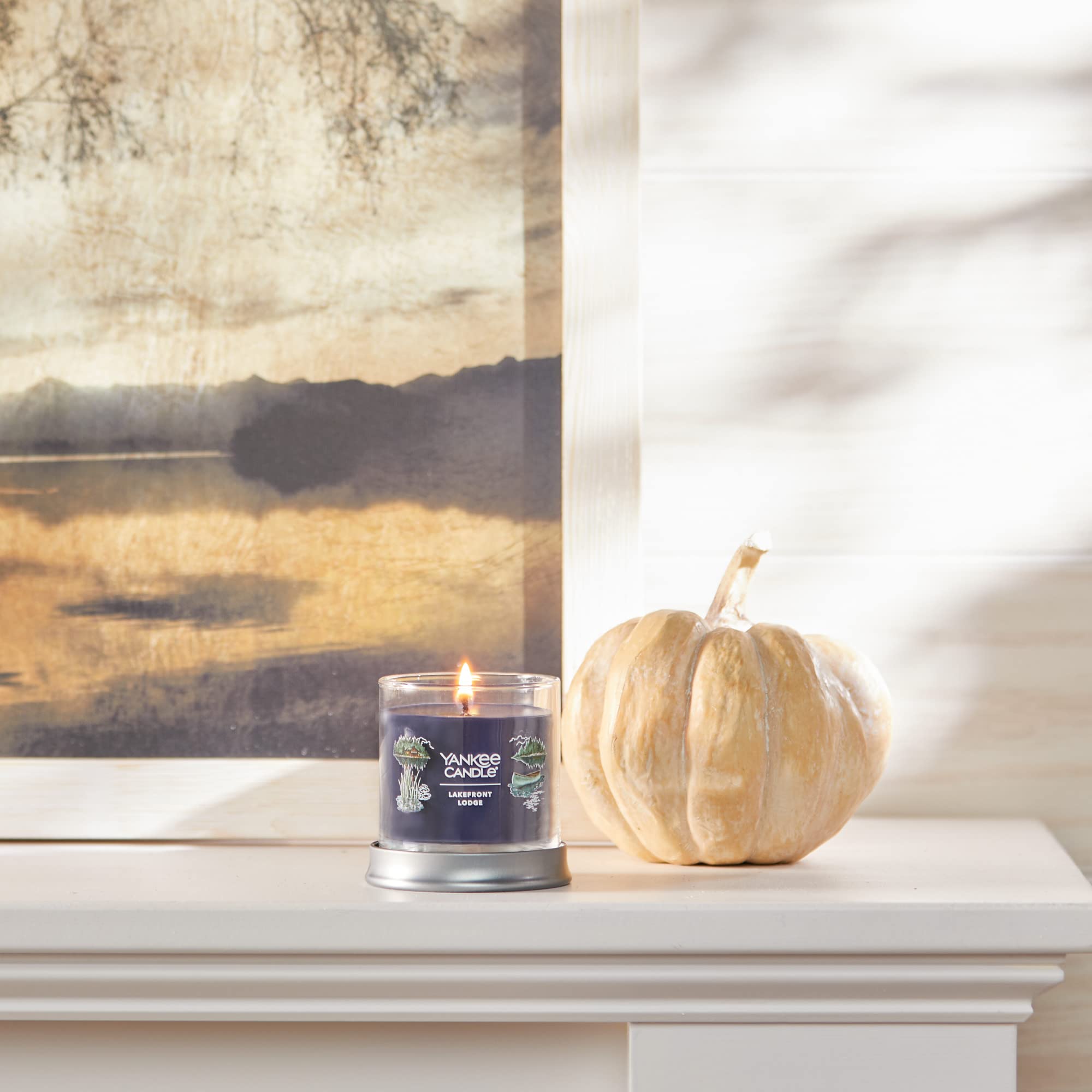 Yankee Candle Lakefront Lodge Scented Candle - 4.3oz Small Tumbler Single Wick, 20+ Hours Burn Time, Vanilla & Cedar Fragrance for Home, Office, Relaxation & Cozy Atmosphere
