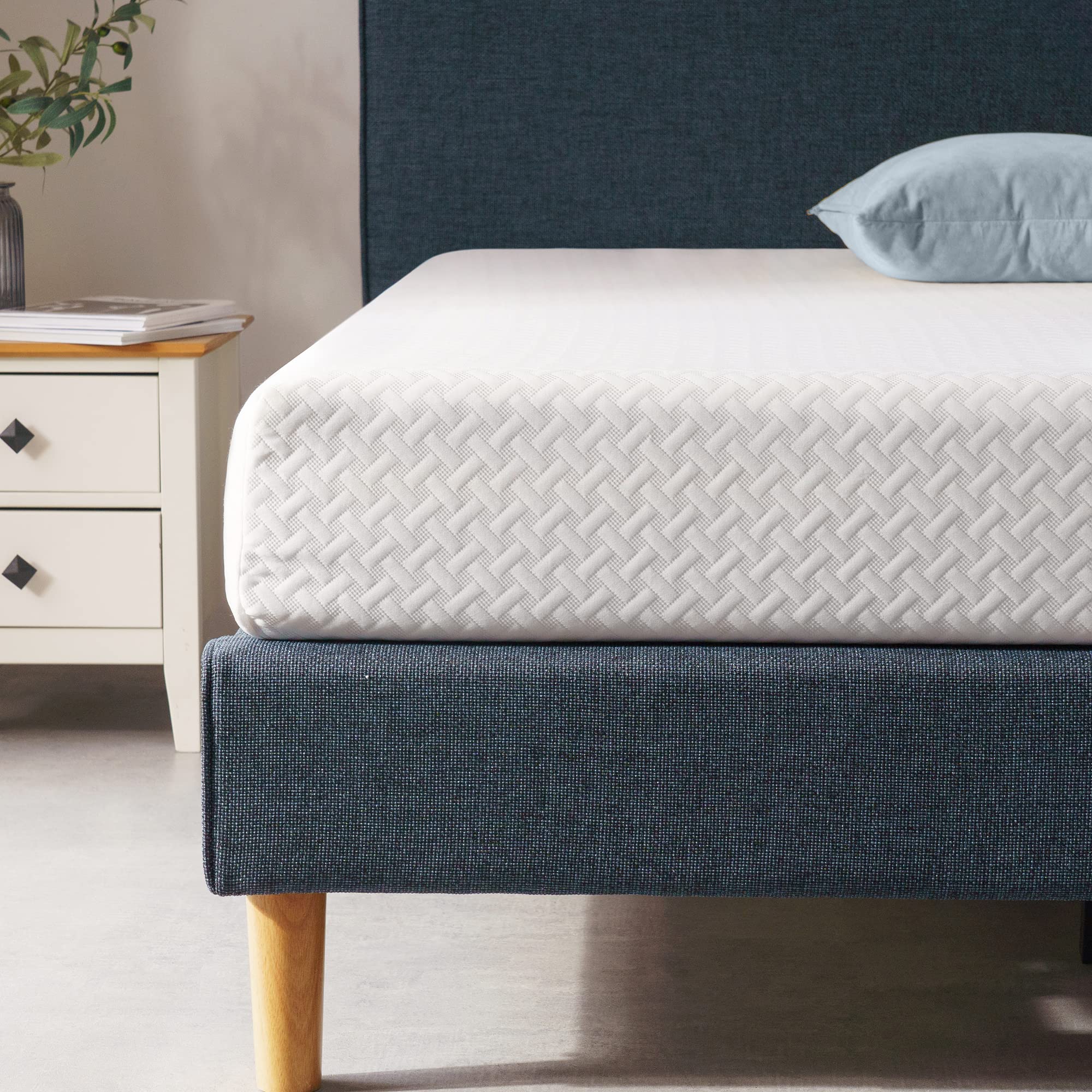 ZINUS 8 Inch Green Tea Memory Foam Mattress - Twin Size, Cooling Gel Infused, CertiPUR-US Certified, Bed in a Box with Compact WONDERBOX Packaging | Perfect for Guest Rooms, Dormitories & Small Spaces
