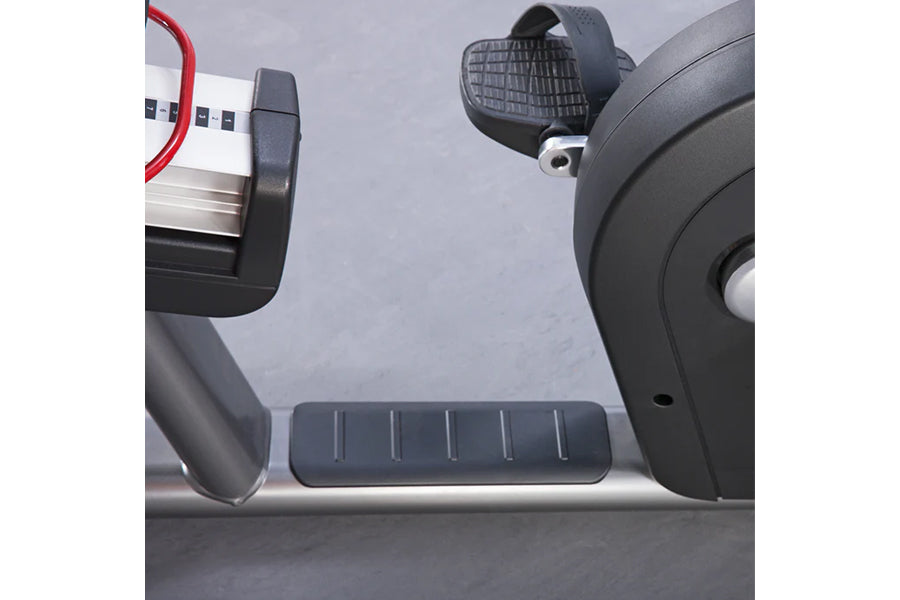 Life Fitness Club Series Plus Recumbent Exercise Bike - Low-Impact Cardio Workout for Home & Commercial Gyms
