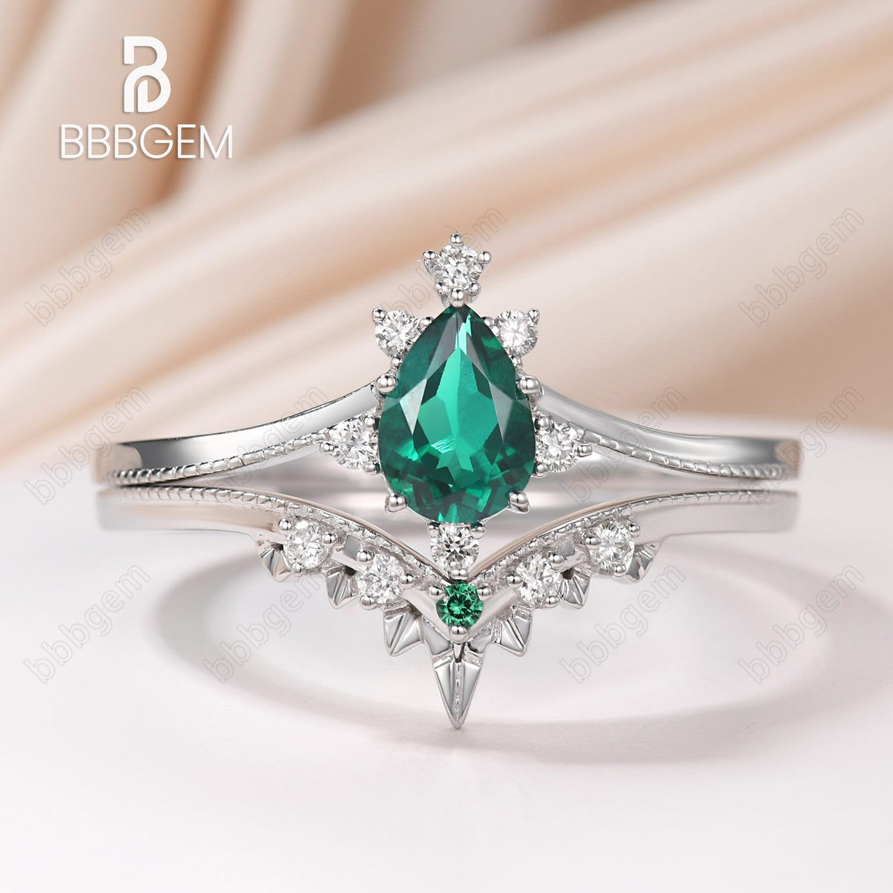 14K/18K Rose Gold Green Emerald Art Deco Bridal Ring Set with Moissanite & Diamond - Vintage Wedding Jewelry for Engagement, Anniversary & Special Occasions