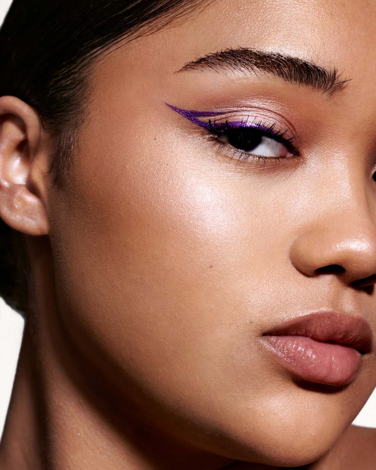 Glitty Lid Shimmer Liquid Eyeliner - Amethyzz Purple Long Lasting Waterproof Eye Makeup for Party, Night Out & Special Occasions