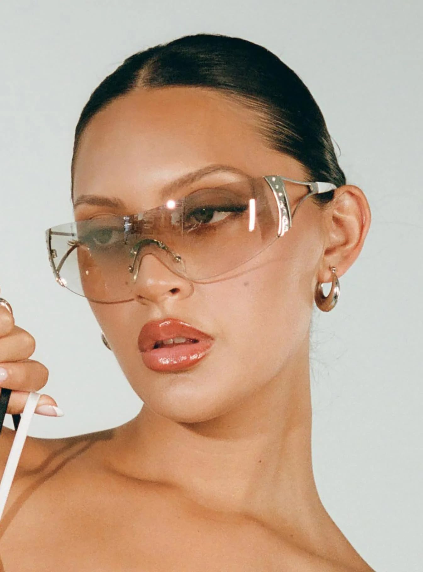 Y2K Wrap Around Sunglasses for Women & Men - Futuristic Frameless Flat Top Shades with Gradient UV Protection Lenses - Perfect for Outdoor Sports, Beach, and Fashion Streetwear