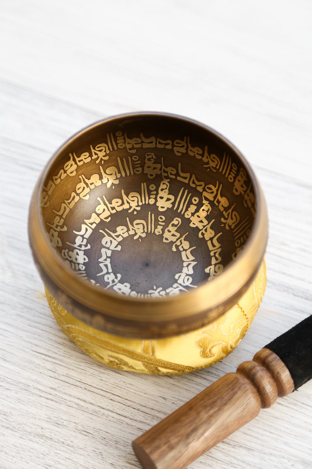 Golden Compassion Singing Bowl Meditation Set - Handcrafted Tibetan Singing Bowl with Mallet & Cushion for Yoga, Mindfulness & Stress Relief