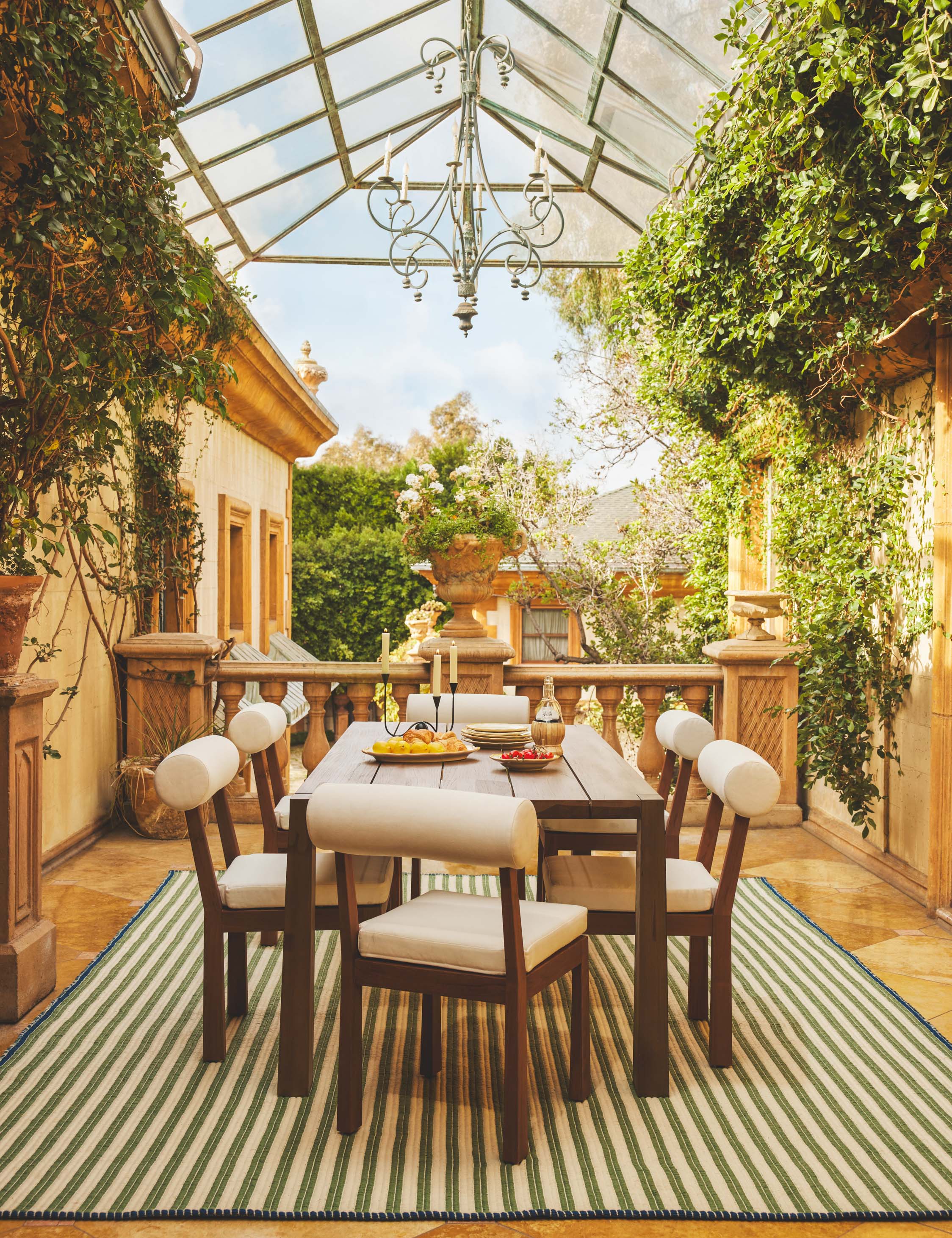 Premium Bassano Outdoor Dining Table Set - Weather-Resistant Patio Furniture for Backyard, Garden & Poolside Gatherings