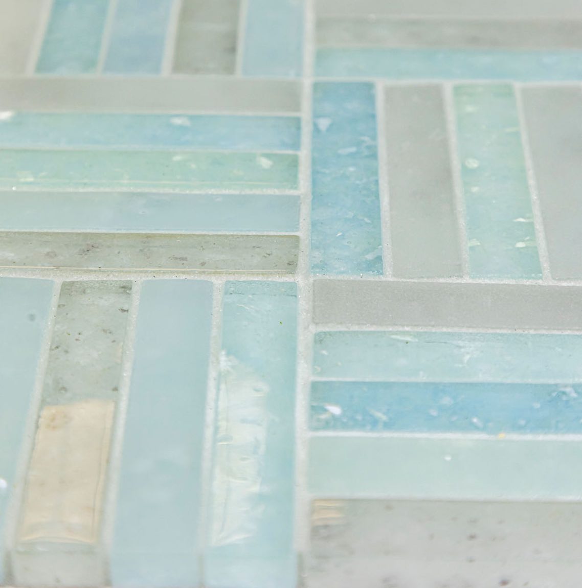 Fluid Stacked Glass Tile Y Blend - Modern Mosaic Backsplash for Kitchen & Bathroom - Perfect for Home Renovation & Interior Design