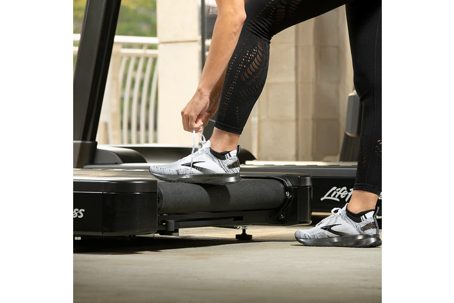 Life Fitness Club Series+ (Plus) Treadmill - Premium Commercial Grade Running Machine for Home & Gym Use - Perfect for Cardio Workouts, Weight Loss & Fitness Training