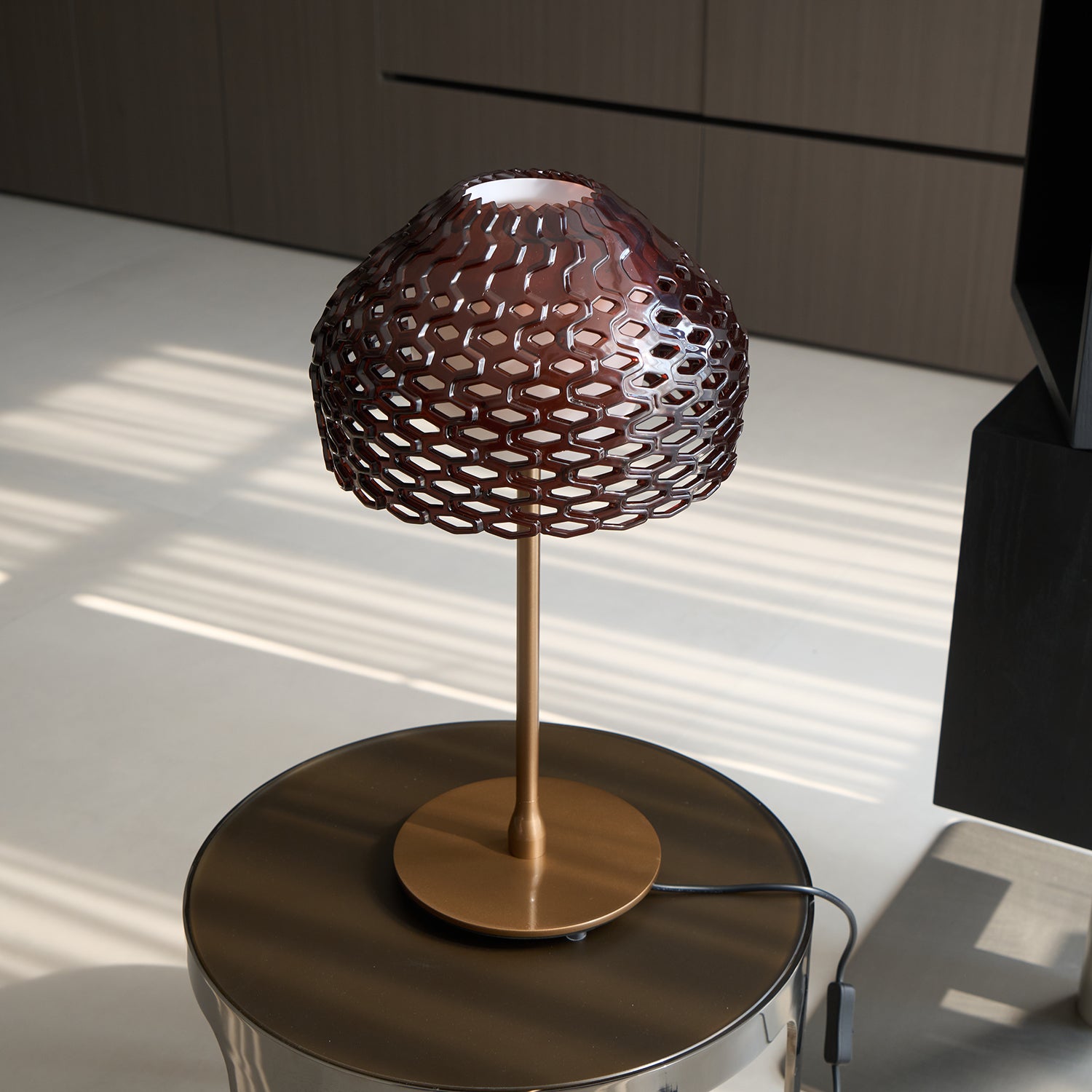 Stylish Armadillo Table Lamp - Modern Decorative Lighting for Bedroom, Living Room & Office - Perfect for Reading, Relaxing & Ambiance