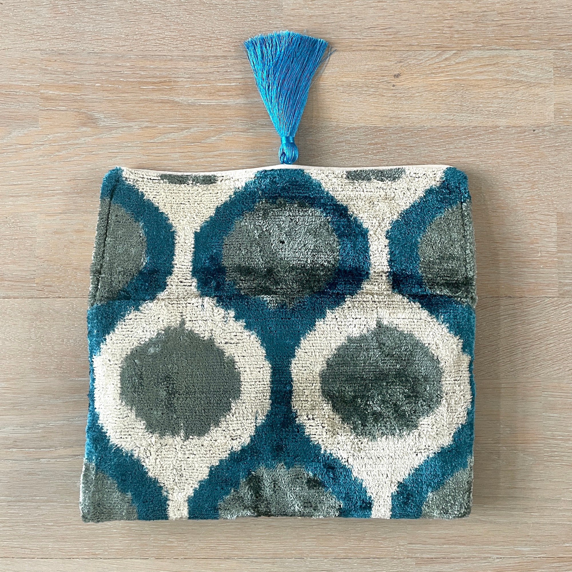 Stylish Ikat Clutch Bag for Women - Trendy Livorno Pattern Handbag - Perfect for Evening Parties, Weddings & Special Occasions