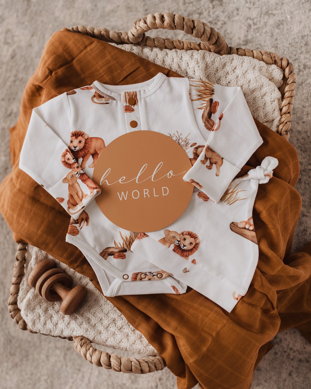 Organic Cotton Long Sleeve Baby Bodysuit with Lion Design - Soft & Snug Infant Onesie for Newborns & Toddlers - Perfect for Playtime, Nursery & Family Photos