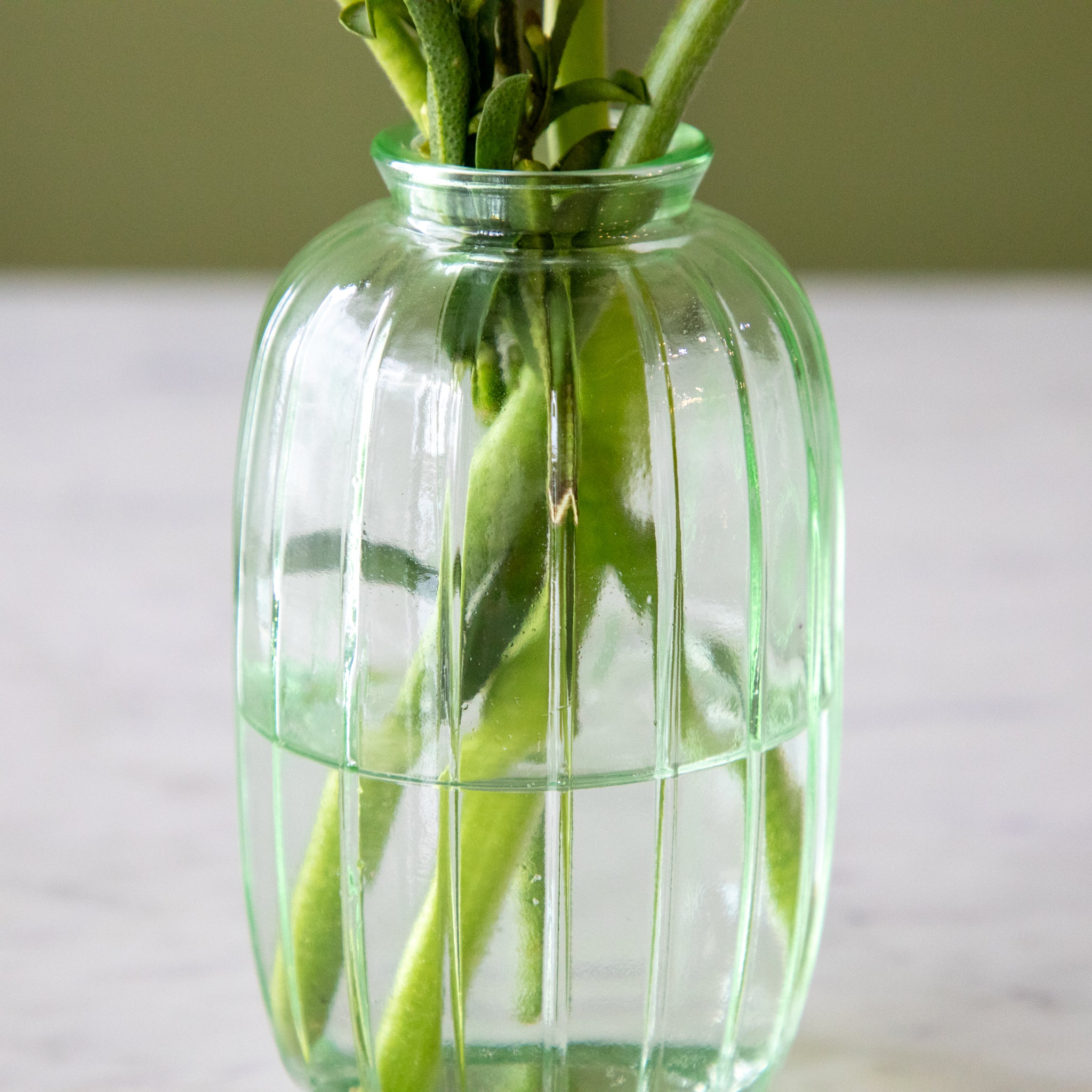 Elegant Glass Bud Vase for Flowers - Small Floral Centerpiece for Weddings, Home Decor, and Table Settings
