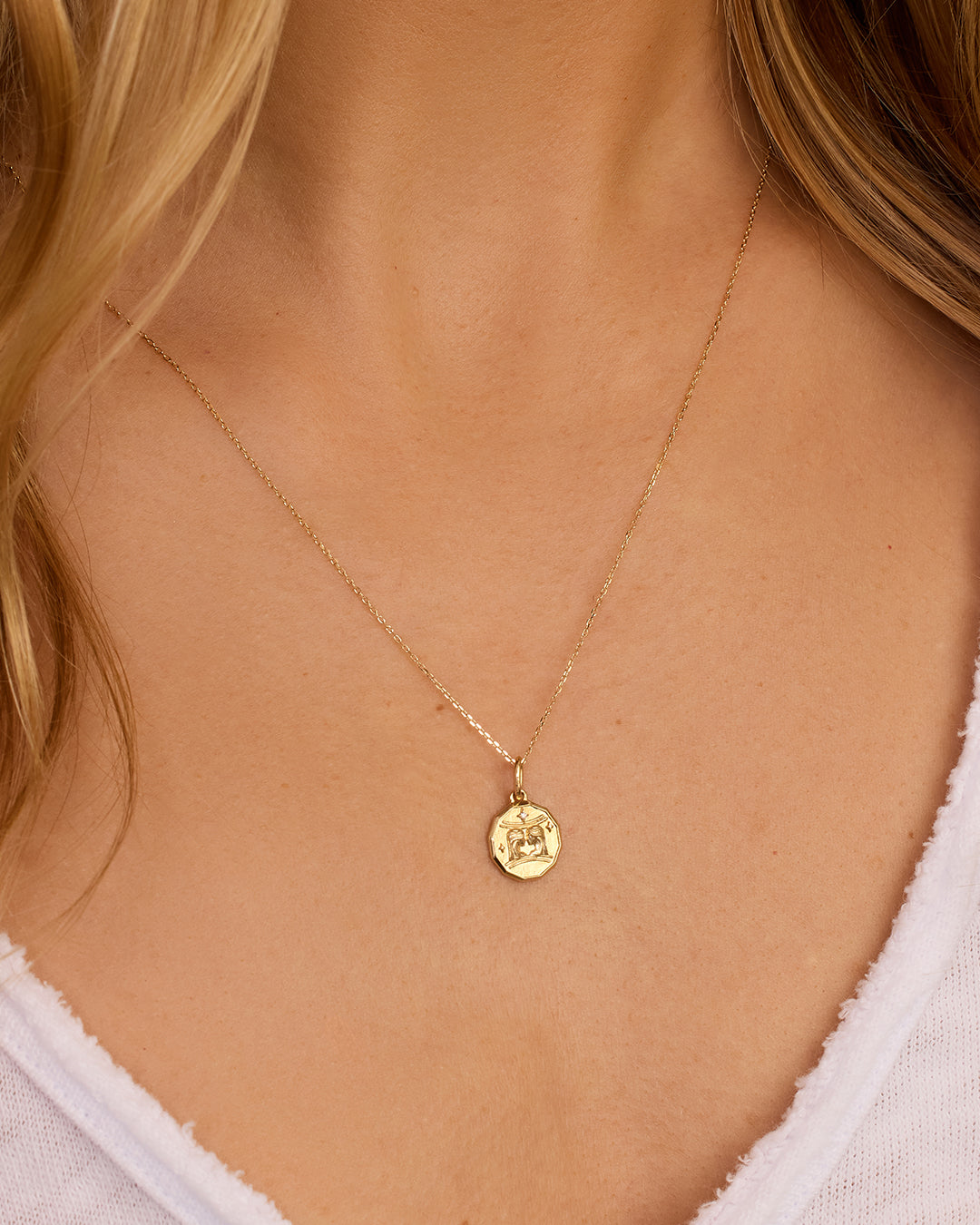 12 Zodiac Diamond Coin Charm Necklace - Elegant Gold Pendant for Women - Perfect for Birthdays, Anniversaries & Gifts
