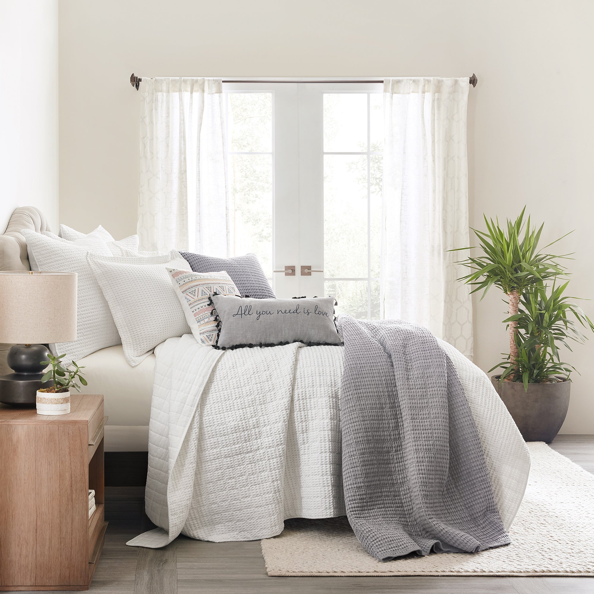 Luxury Mills Waffle Quilt Set - Ultra Soft Bedding Collection for Queen/King Size Beds - Perfect for Cozy Bedrooms, Guest Rooms & Hotel Stays