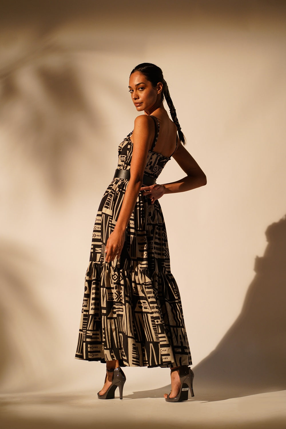 Elegant White Abstract Print Dress for Women - Perfect for Summer Parties, Weddings & Casual Outings