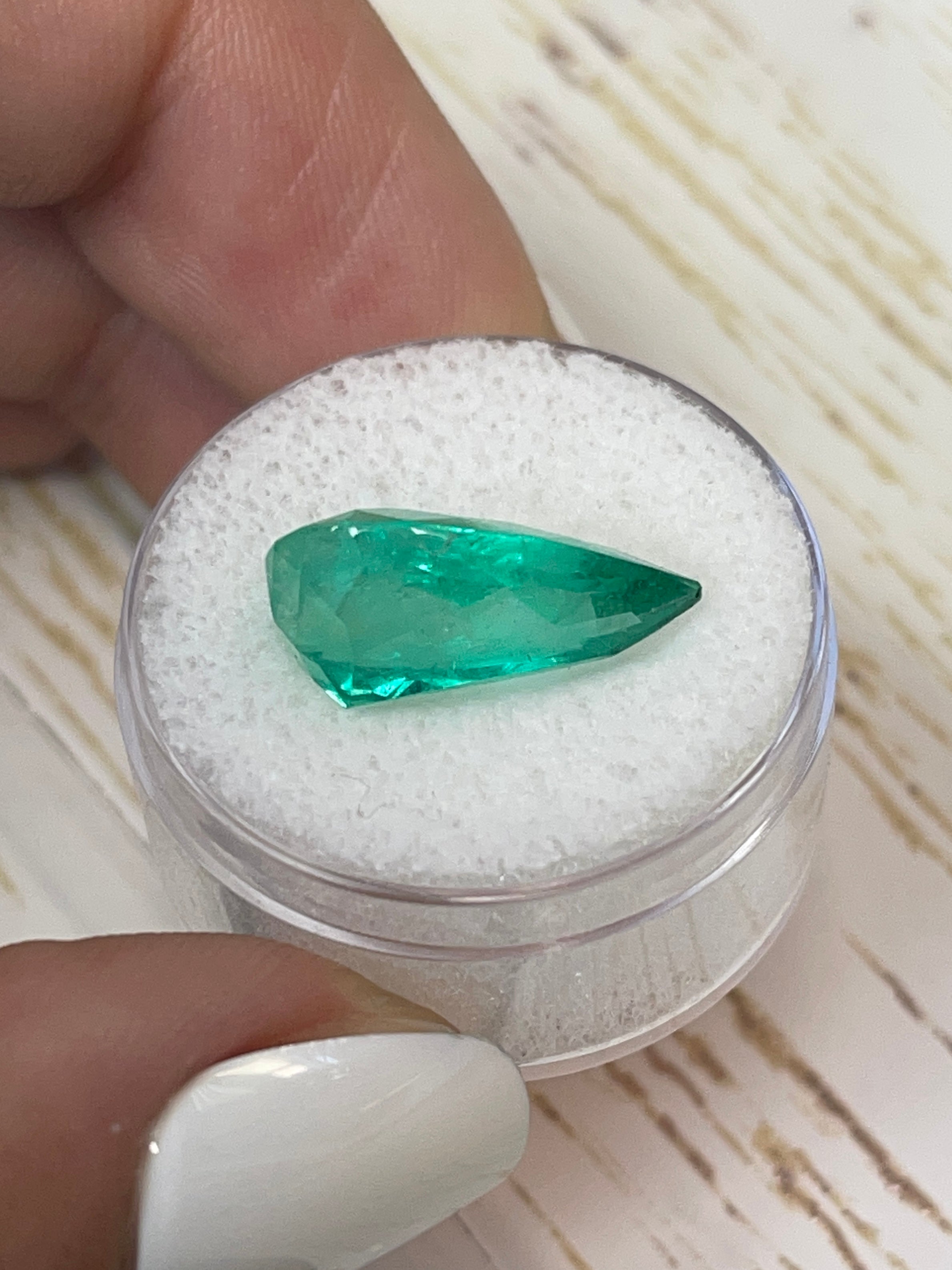 7.08 Carat 17x10.5mm AAA Colombian Emerald Pear Cut Loose Gemstone for Jewelry Making - Engagement Rings, Necklaces & Earrings