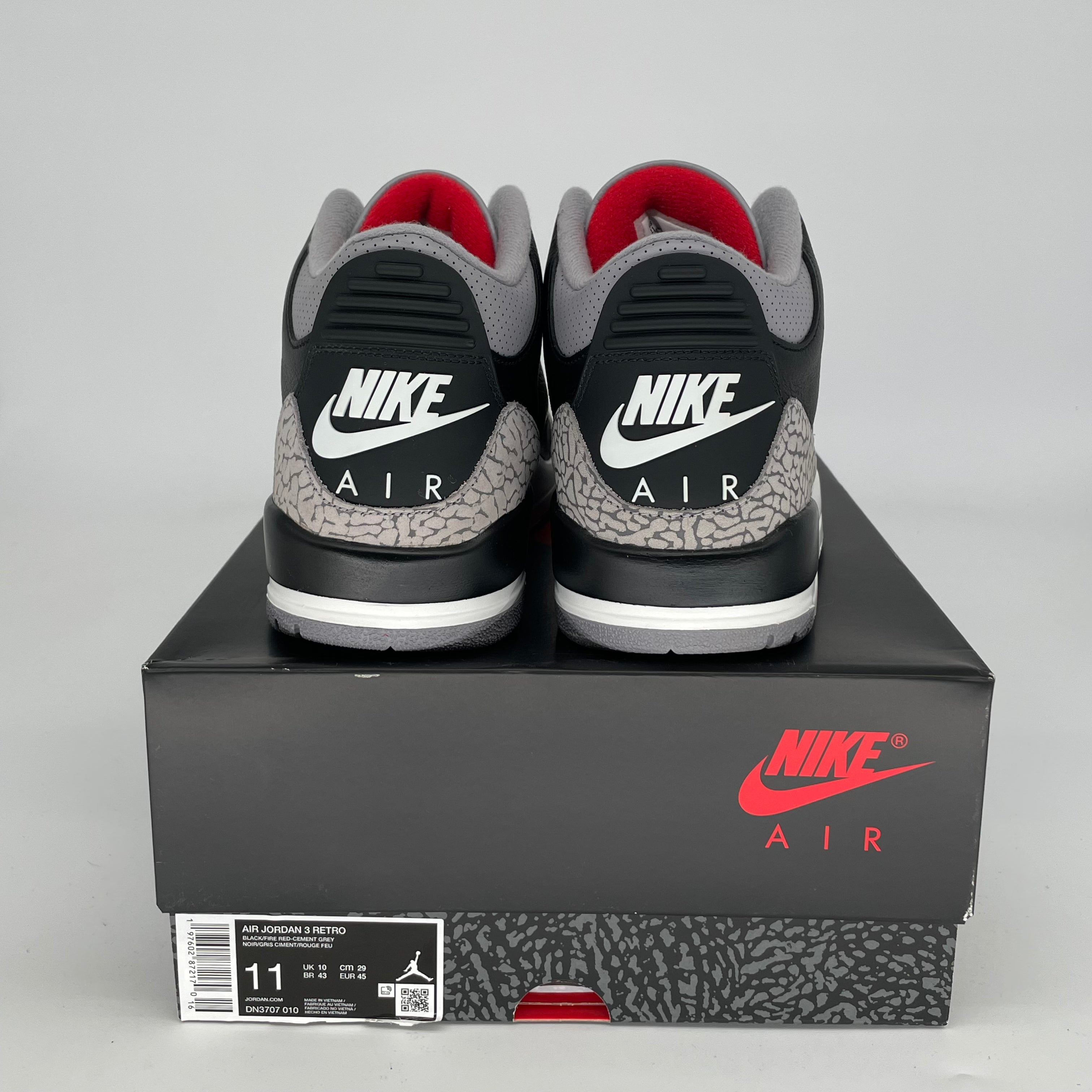 Original Air Jordan 3 Retro 'Black Cement' Men's Basketball Shoes Size 11 (DN3707-010) - Classic Sneakers for Streetwear & Basketball Court Performance