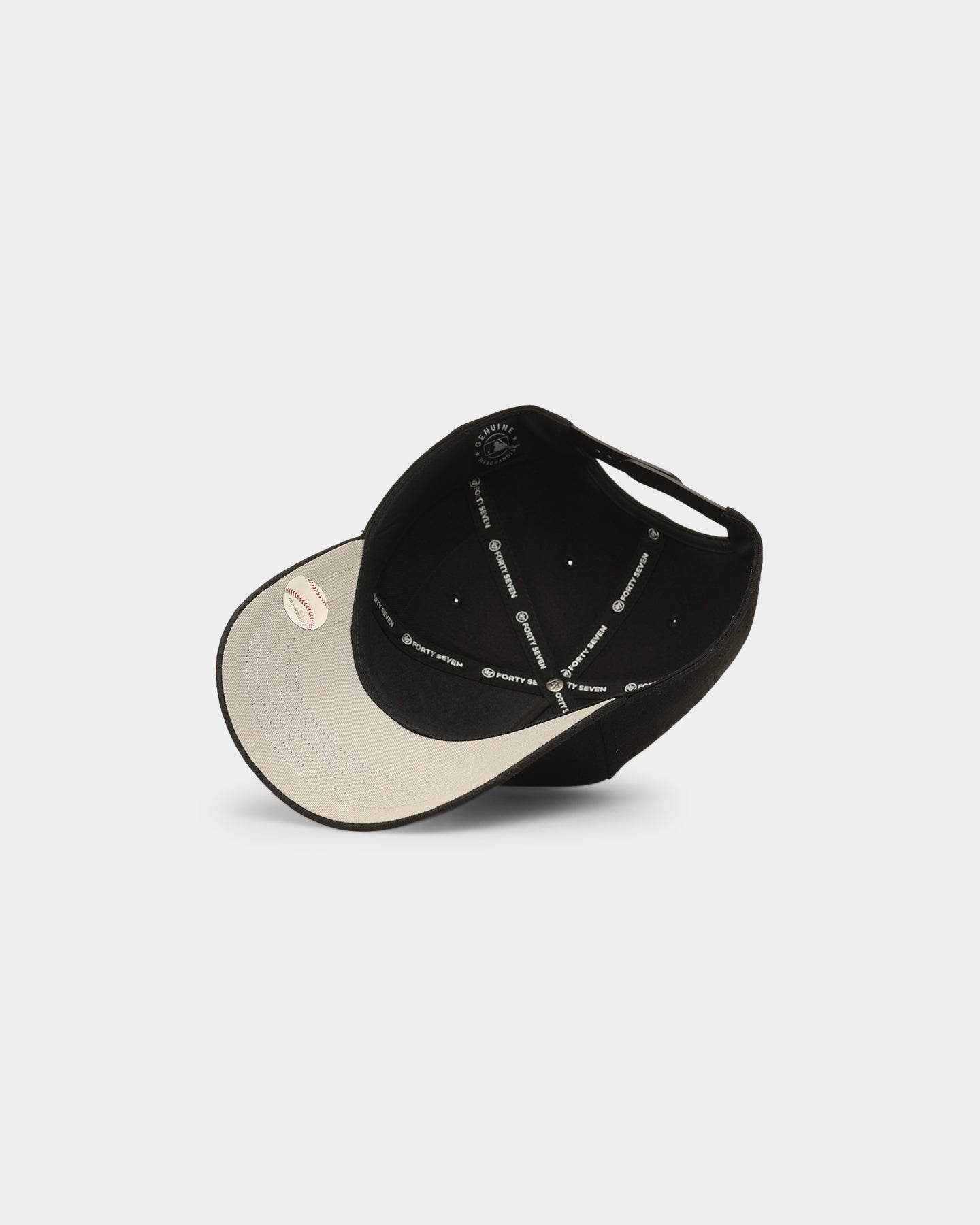 New York Yankees '47 MVP DT Snapback Hat - Black & White Adjustable Baseball Cap for Men & Women - Perfect for Games, Fan Gear & Streetwear Fashion