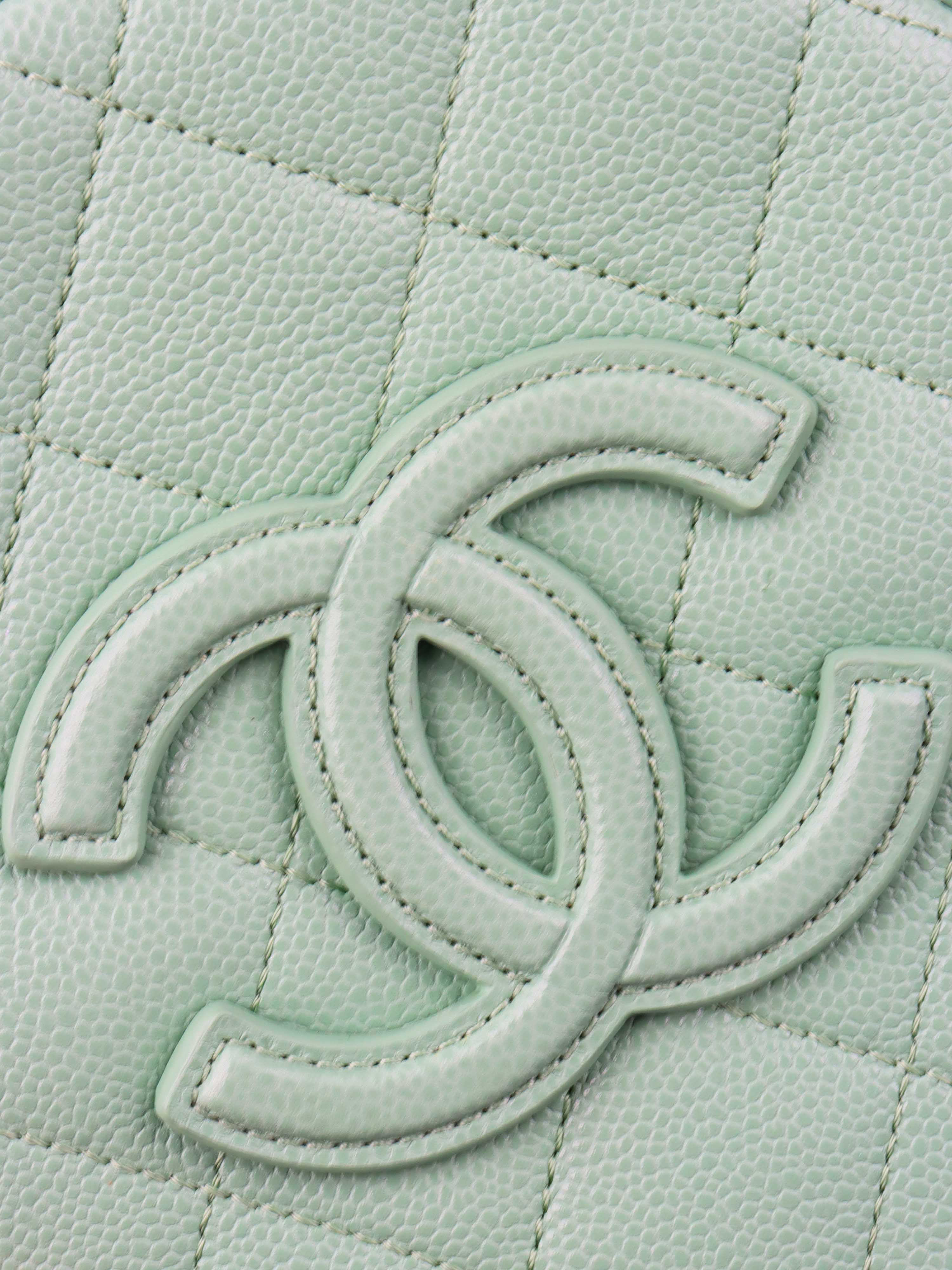 Chanel Green Round Vanity Bag - Luxury Women's Handbag for Evening Parties, Date Nights & Special Occasions