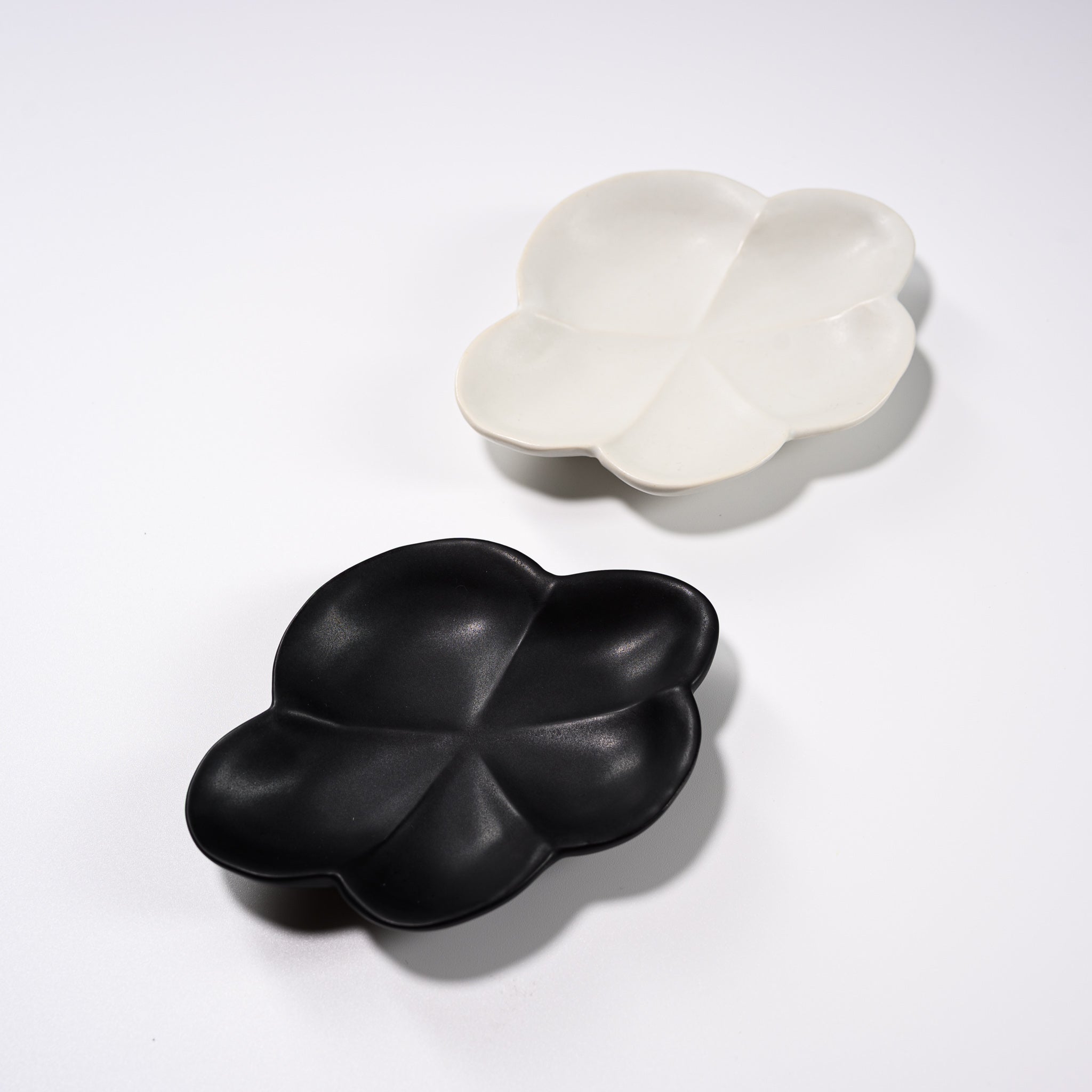 Handmade Usukiyaki Plum Small Dish - Japanese Ceramic Appetizer Plate for Sushi, Soy Sauce & Condiments