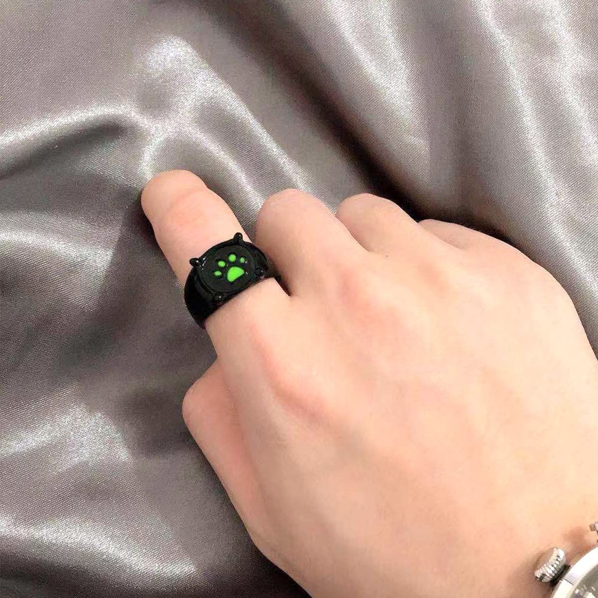 Engraved Wolf Ring for Men & Women - Silver Plated Stainless Steel Viking Jewelry, Norse Wolf Head Ring for Biker, Punk, Gothic Fashion | Perfect for Cocktail Parties, Date Nights & Gift Giving