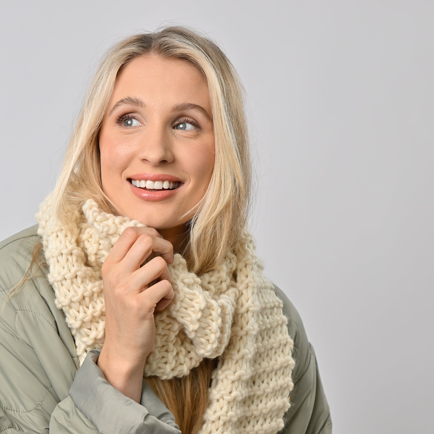 Premium Scarf Knitting Kit with Soft Yarn - Natural Cream Color - DIY Knitting Project for Beginners & Experts - Perfect for Cozy Winter Scarves & Gifts